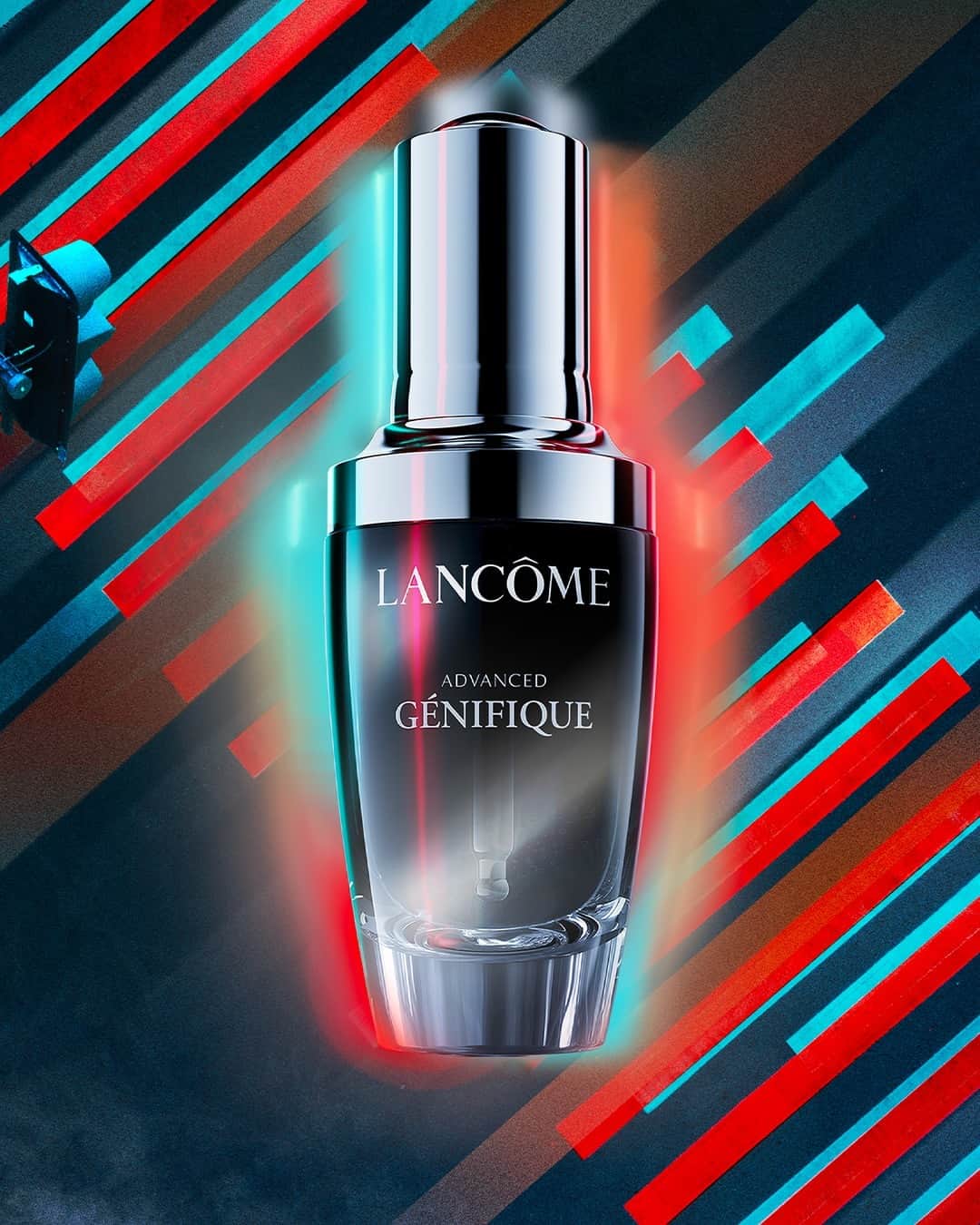 Lancôme Officialさんのインスタグラム写真 - (Lancôme OfficialInstagram)「Urban life can catch your skin off guard. Advanced Génifique serum is our champion of repair against external stressors like pollution. Restore healthy, younger looking skin in only 7 days. #Lancome #Genifique #Skincare #Serum」4月16日 18時00分 - lancomeofficial