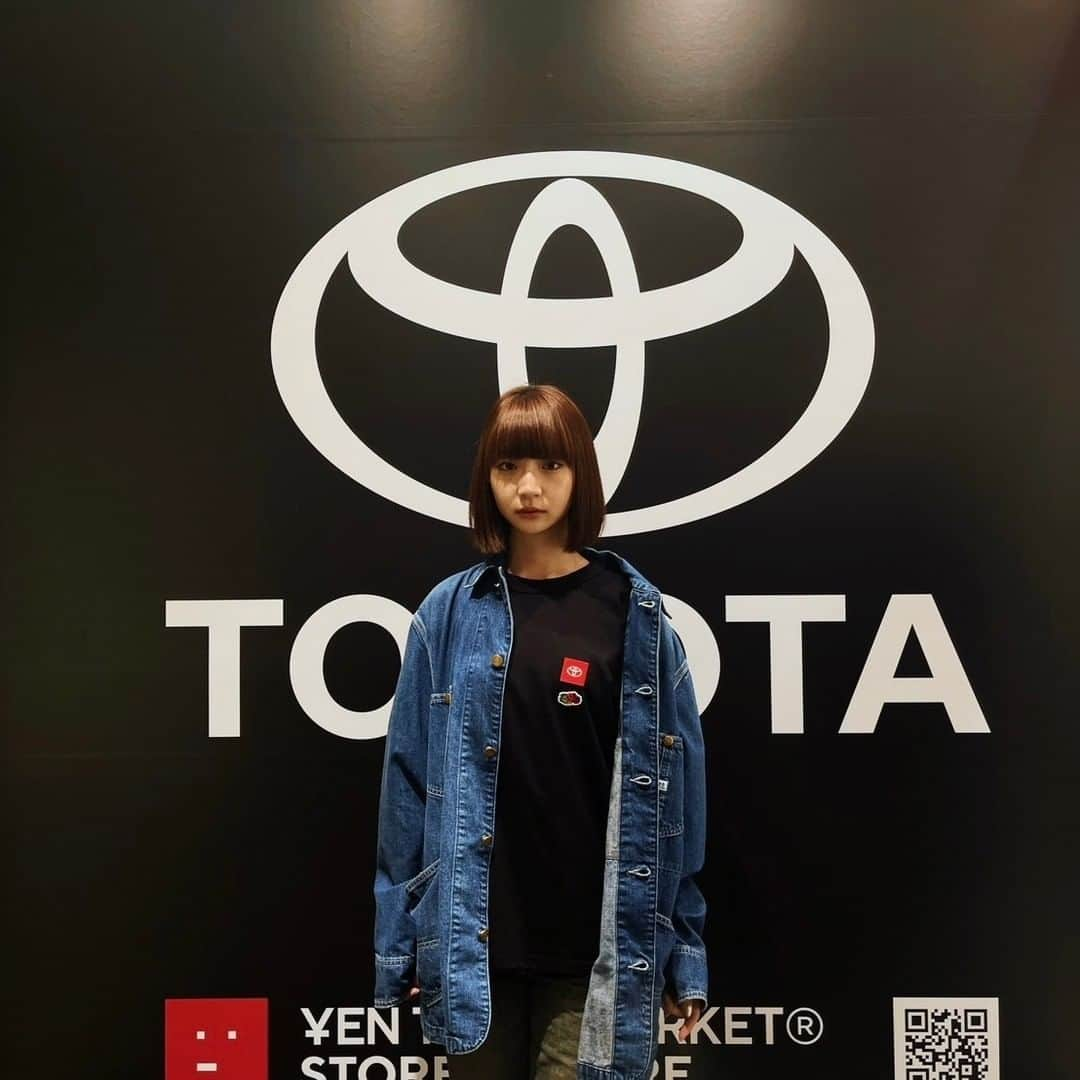 TOYOTAさんのインスタグラム写真 - (TOYOTAInstagram)「TOYOTA POPUP @yentownmarket 2023.3.17 ‒ 3.31 @parco_shibuya_official 3F  3月17日から3月31日まで開催されたTOYOTA DYTD POPUPでは、様々かつ多彩なゲストが集結。 今回のPOPUPの目玉は、チョコレートプラネットさん、ダンサーのReiNaさん、スケーターのKyonosukeさんをモデルとして起用したことであり、大好評だったFruit Of The LoomとLeeとのコラボ商品を、それぞれが独自のスタイルで着こなしていました。  さらに、海外やZ世代を中心に人気を集める豪華な方々が店頭に来店し、今回のPOPUPを盛り上げてくださいました。  コラボ商品に関しては、引き続きオンラインで購入可能のため、気になる方はYEN TOWN MARKETのウェブサイトをぜひチェックしてください。  A variety of diverse guests gathered at the TOYOTA DYTD POPUP, which was held for two weeks starting March 17. Chocolate Planet, dancer ReiNa, and skater Kyonosuke were among the guests who wore the highly popular Fruit Of The Loom and Lee collaboration products in their own unique styles. The collaboration products will continue to be available for purchase online! The collaboration products are still available for purchase online, so if you are interested, please check out the YEN TOWN MARKET website!  #TOYOTA #トヨタ #DYTD #DriveYourTeenageDreams #ShibuyaPARCO #渋谷PARCO #ポップアップ #Lee #FruitoftheLoom #mirin #hitomi #momoca #ogiyuka」4月16日 18時00分 - toyota_jp