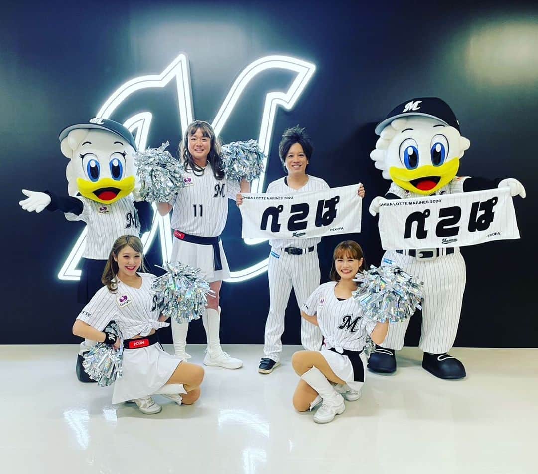 しゅうぺいのインスタグラム：「千葉ロッテマリーンズ始球式 ありがとうございました⚾️ コラボタオルも作って頂きました✨  M☆Splash!! のメンバーに入ってMARINES LUCKY 7で 皆さんと一緒に踊ってメチャクチャ楽しかったです☺️  東北楽天ゴールデンイーグルスの選手の皆さん ファンの皆さんありがとうございました！  #千葉ロッテマリーンズ #東北楽天ゴールデンイーグルス #ZOZOマリンスタジアム #msplash #baseball #welovemarines #LUCKY7  #始球式」