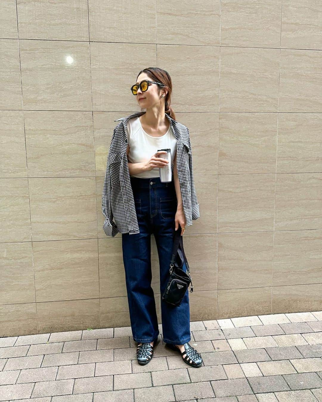 ナカイシミキさんのインスタグラム写真 - (ナカイシミキInstagram)「ほぼ　@bonlecill_official  レトロな雰囲気もあるデニム👖 #162cmでⓂ︎  Tシャツもカップ付きで スッキリ着れる  サンダルはこのところ いつも履いてる🩴 グルカサンダルはネイルも気にならないし 歩きやすいよね❤️  #bonlecill #ボンルシール #新商品 #カップ付きインナー #tシャツ #tシャツコーデ #半袖tシャツ #半袖 #リブt #華奢見え#デニム #デニムパンツ #デニムコーデ #デニムパンツコーデ #センタープレス #美脚パンツ #ヴィンテージライク #グルカサンダル #サンダル #サンダルコーデ #レディースシューズ #ストラップシューズ #今日の足元 #足元倶楽部#zozotown」4月16日 18時18分 - mikivicious