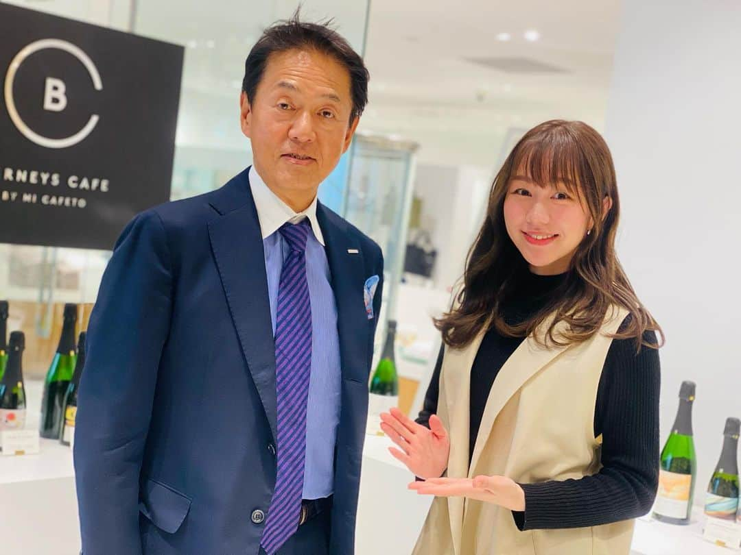 立石純子さんのインスタグラム写真 - (立石純子Instagram)「先日、素晴らしい出逢いが☺️⋆✴︎⋆.*･ 　 MI CAFETO japan 代表　 コーヒーハンターの 川島良彰さんに初めてお会いさせていただきました。　 　 コーヒーとサスティナビリティ。　 わたしにとってはまだまだ未知の世界についてとても丁寧に教えてくださり、また今までとは違う角度からもコーヒーの魅力に触れさせていただけたこと、本当に素晴らしい時間でした😊 　 『え！』 『ほえ？！？！』 と驚きの連続と思考回路が止まり続ける瞬間だらけだったのですが、笑 知らなかったこと、わからなかったこと、ワクワクすること。　 きっと自分の枠をまた広げてくれるものなのだろうなぁと感じます😊　 　 新たな知識と世界に臆することなく触れて、アウトプットしていける人になるぞう🐘⋆✴︎⋆.*･😊 　 #ミカフェート #コーヒーハンター #銀座 #バーニーズニューヨーク #barneysnewyork #sustainability  #coffee #コーヒー #respect #コーヒーソムリエ  #original #blend #clovercoffee #クローバーコーヒー　#cafe #カフェ #instadelicious #delicious #instalike  #coffeeshop  #はだのブランドアンバサダー #シンガーソングライター #life #refreshing #healing #ダイレクトトレード」4月16日 18時29分 - junkokokotateishi