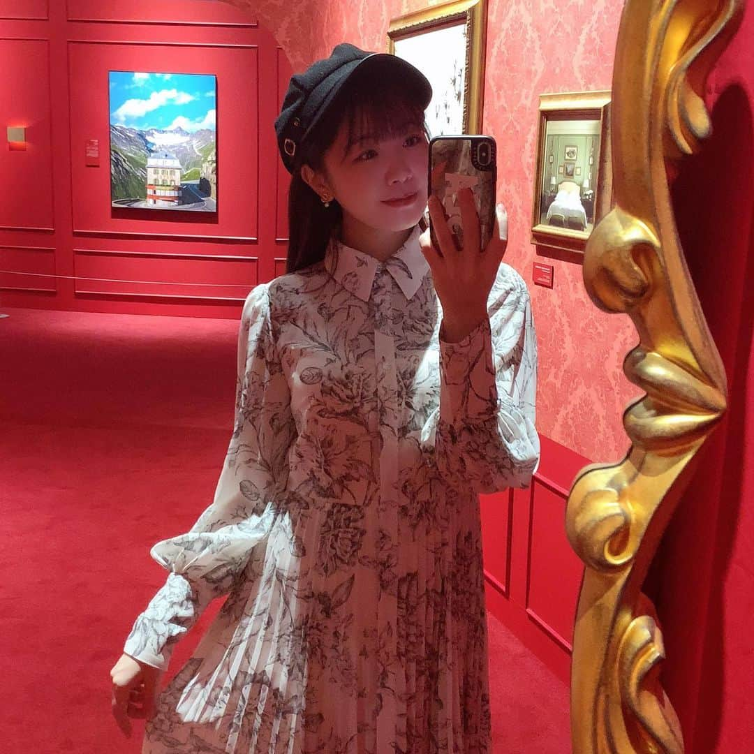 桜野羽咲さんのインスタグラム写真 - (桜野羽咲Instagram)「🪞 ⁡ ⁡ ⁡ ⁡ 「ウェス・アンダーソンすぎる風景展」へ 行った時のお写真です ^ - ^ 📸 ⁡ 世界各地のお写真がストーリーと共に 展示されていて思わず時間を忘れ 映画の世界に入ったような感覚になりました ⁡ 色使いがお洒落すぎます…🥺🎈 ⁡ ⁡ snsで見かけて気になって 行ったので 羽咲もこうしてみんなにシェアします✨ ⁡ ⁡ ⁡ ⁡ ⁡ ⁡ ⁡ #AWA展 #ウェスアンダーソンすぎる風景展 #ウェスアンダーソン #展覧会 #写真展 #美術館 #展覧会巡り #アート #アートのある暮らし #美術館巡り #美術館コーデ #フィルムカメラ #dazzcam #filmphotography #artgallery #accidentallywesanderson #travelphotography」4月16日 18時23分 - sakuranousa