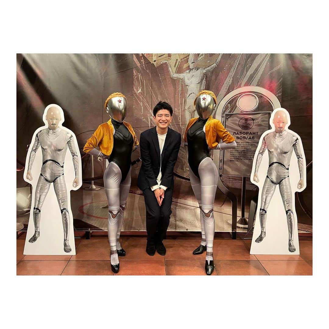 篠原光のインスタグラム：「. 新作ゲーム『Atomic Heart』のリリースパーティでお仕事してきました！ レイヤーさんってやっぱりすごいわ。 コスチュームだけじゃなくて佇まいまで全部キャラクターになってるというか…めちゃくちゃかっこよかったです！  #コミケの #コスプレブースで #「写真いいですか？」って #デジカメ持って回ったのが #9年前くらい #いつ見ても感動する #コスプレ」