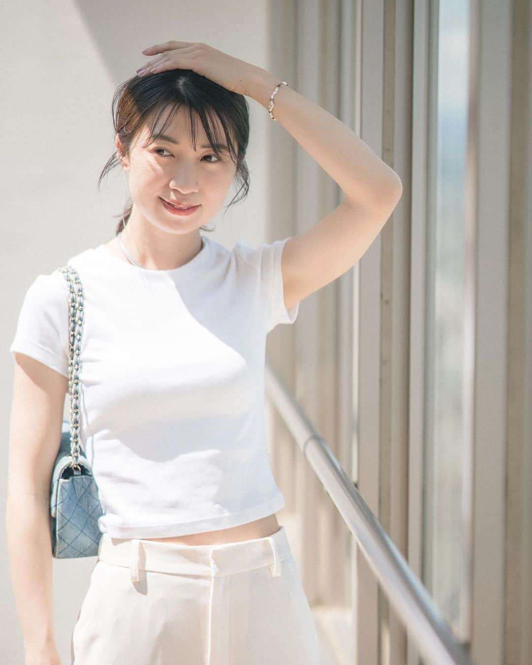 mikicoco00さんのインスタグラム写真 - (mikicoco00Instagram)「・ 今年もユニクロT〜🤭🤍 @uniqlo_jp   新商品の #ミニt  フィット感があり、着丈が短くて 90年代コーデも楽しめそう🐒 (WHITE/sizeS)  #リブボーダークルーネックt  新商品のボーダー可愛い♡  (WHITE/ sizeS)  #リブクルーネックT  ストレッチ感も着心地もバッチリ🙆‍♀️ #リネンブレンドギャザーキャミソールワンピース #ナローストラップサンダル　と一緒に🩴 (OFF WHITE/sizeS)  色物にも挑戦したいなと思いながら... 今年も合わせやすい白を購入🙊🤭🌷  #UNIQLO #uniqlotshirt #ユニクロ#uniqlo2023SS」4月16日 19時30分 - mikicoco00