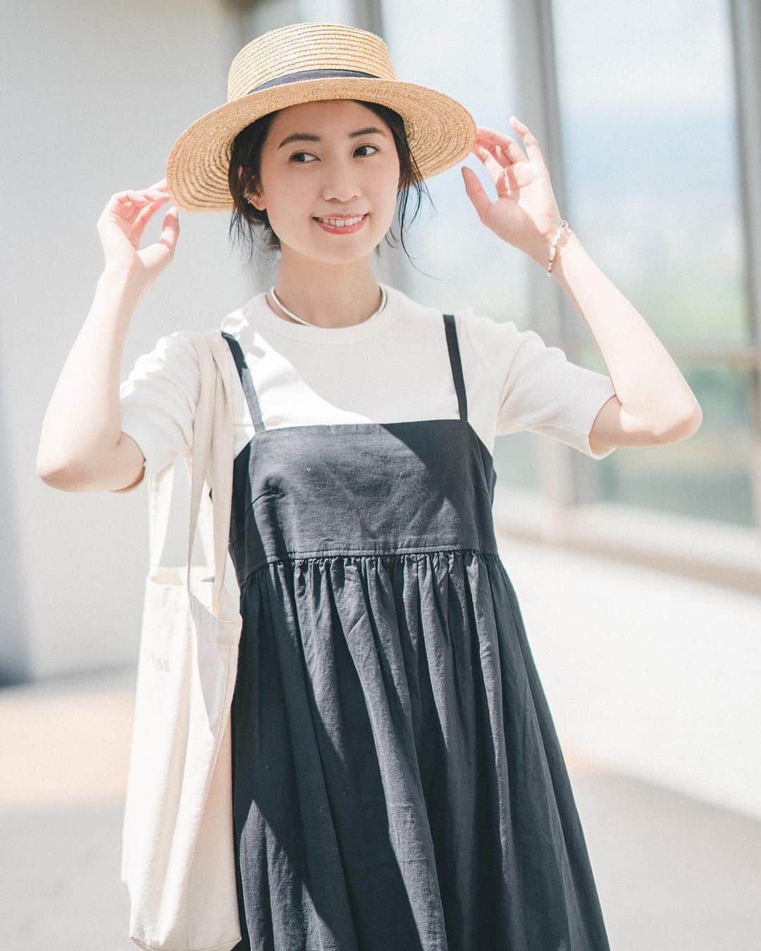 mikicoco00さんのインスタグラム写真 - (mikicoco00Instagram)「・ 今年もユニクロT〜🤭🤍 @uniqlo_jp   新商品の #ミニt  フィット感があり、着丈が短くて 90年代コーデも楽しめそう🐒 (WHITE/sizeS)  #リブボーダークルーネックt  新商品のボーダー可愛い♡  (WHITE/ sizeS)  #リブクルーネックT  ストレッチ感も着心地もバッチリ🙆‍♀️ #リネンブレンドギャザーキャミソールワンピース #ナローストラップサンダル　と一緒に🩴 (OFF WHITE/sizeS)  色物にも挑戦したいなと思いながら... 今年も合わせやすい白を購入🙊🤭🌷  #UNIQLO #uniqlotshirt #ユニクロ#uniqlo2023SS」4月16日 19時30分 - mikicoco00