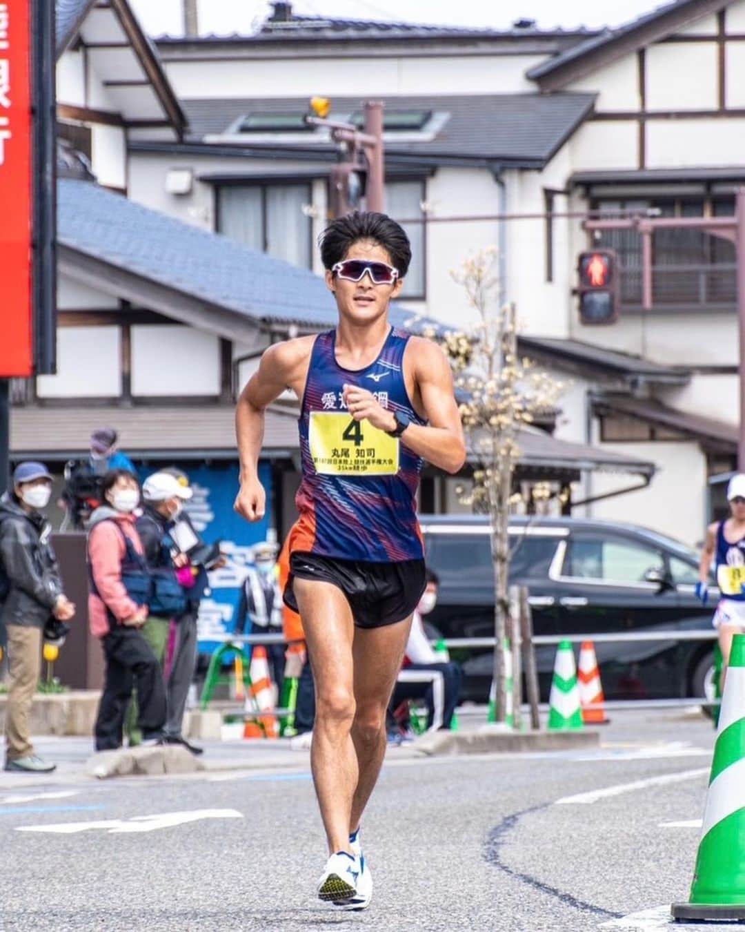 オークリージャパンさんのインスタグラム写真 - (オークリージャパンInstagram)「日本選手権35km競歩で、 @maruo_satoshi 選手が2位でフィニッシュ。代表派遣設定記録を突破🔥  📸: @chibeeeev」4月16日 18時39分 - oakleyjapan