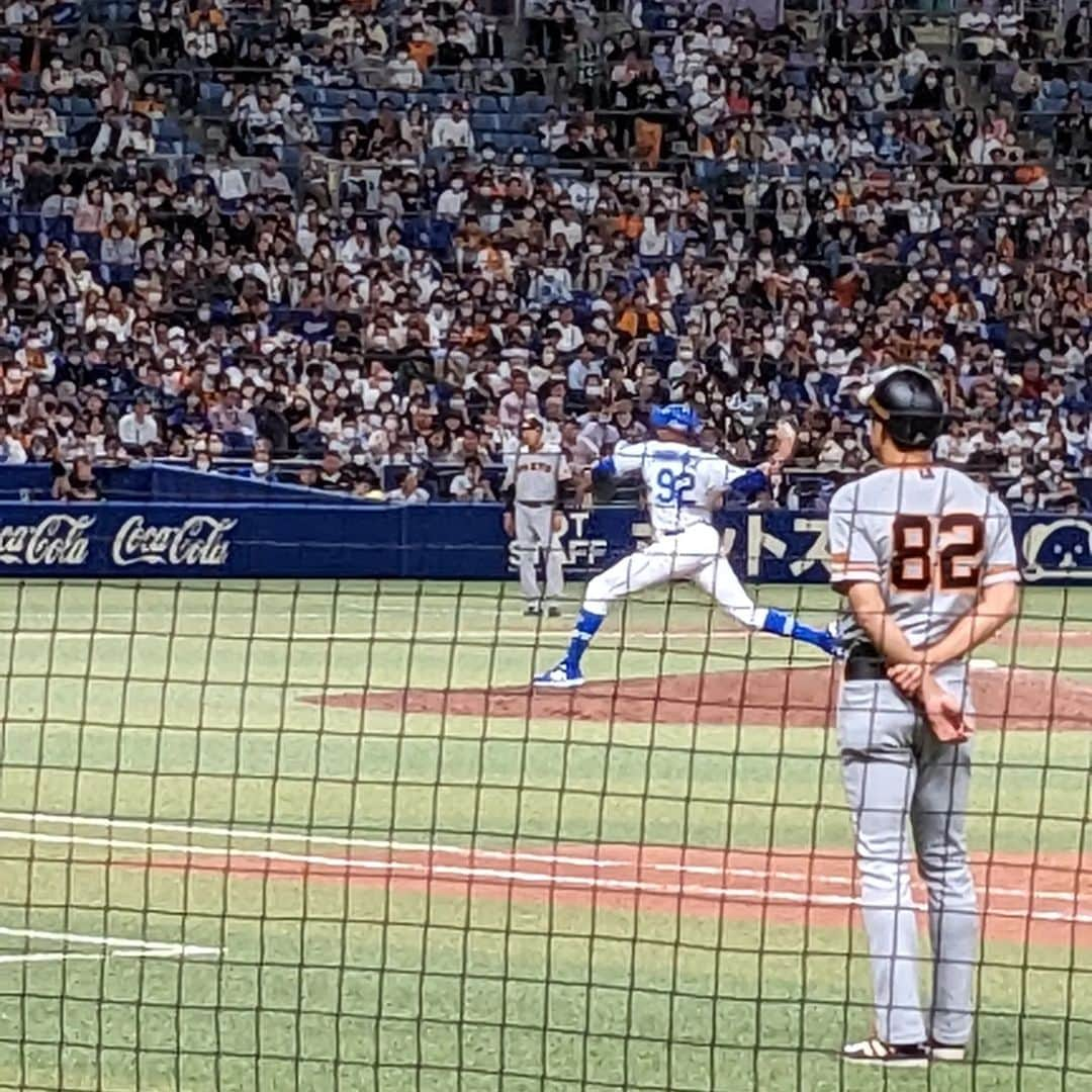 佐藤裕二さんのインスタグラム写真 - (佐藤裕二Instagram)「娘とどらほー！今シーズン初ドーム⚾  ドラゴンズはジャイアンツに勝って 今シーズン初のカード勝ち越し！　 ソブさん今シーズン初勝利！ 岡林くん、今シーズン初3番で猛打賞！ 石川くん、今シーズン初打点！ 鈴木博志さん、今シーズン初先発！　 細川さんも大活躍！ 中山礼都さんも活躍！ いや〜、ここには書ききれません。  いい日曜日をありがとうございました！  #あしたもいい日  #祖父江大輔#今季初勝利#おめでとうございます #ドラゴンズ#どらほー #メーテレ#アナウンサー#佐藤裕二  #ドームデート#プロ野球デート」4月16日 18時49分 - karaage_satou