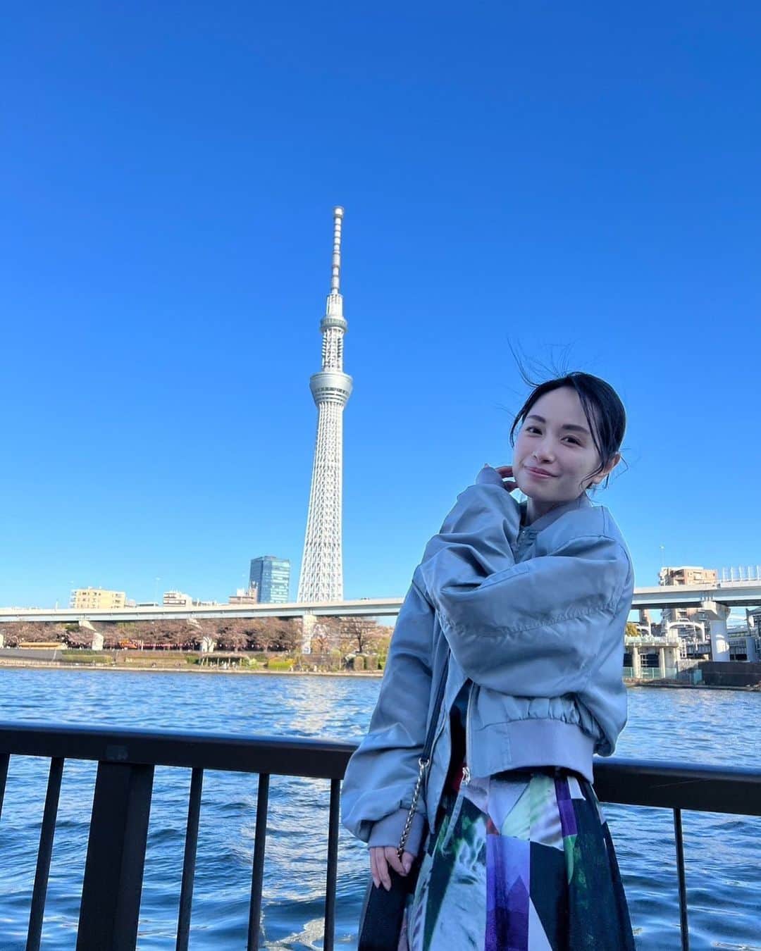 寺田有希のインスタグラム：「久しぶりのスカイツリー✨  世界一にこんなにも、 簡単に行けるんだなあとつくづく。 すごいことだよね。  キレイでした🙌✨  #スカイツリー #隅田川 #フリーランス #フリーランス女子 #寺田有希 #teradayuki」
