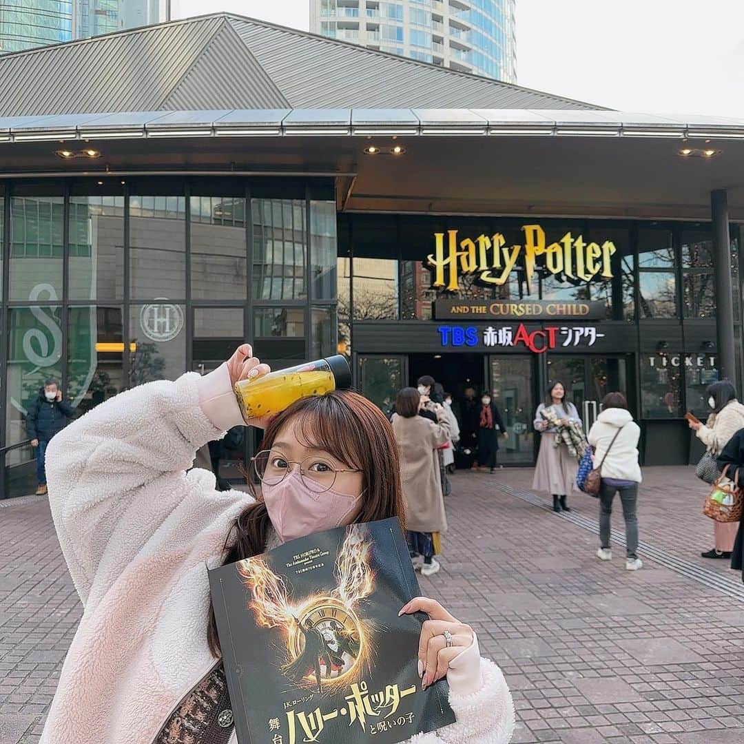 白石茉莉奈さんのインスタグラム写真 - (白石茉莉奈Instagram)「舞台 #ハリーポッターと呪いの子 観劇してきました！✨(1月の話)  後で載せよ〜と思ってたら忘れてた🤣  愛ちゃん @ai_hongo_  が写メラマンしてくれた🥰❤️嬉  ジュースもプレゼントしてくれた🥰🥤優  次は夏の新キャストでまた観に行く♡  #actシアター  #tbs赤坂actシアター」4月16日 18時49分 - marina_shiraishi_official
