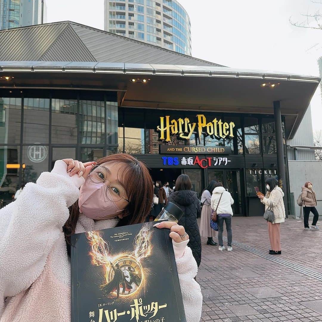 白石茉莉奈さんのインスタグラム写真 - (白石茉莉奈Instagram)「舞台 #ハリーポッターと呪いの子 観劇してきました！✨(1月の話)  後で載せよ〜と思ってたら忘れてた🤣  愛ちゃん @ai_hongo_  が写メラマンしてくれた🥰❤️嬉  ジュースもプレゼントしてくれた🥰🥤優  次は夏の新キャストでまた観に行く♡  #actシアター  #tbs赤坂actシアター」4月16日 18時49分 - marina_shiraishi_official