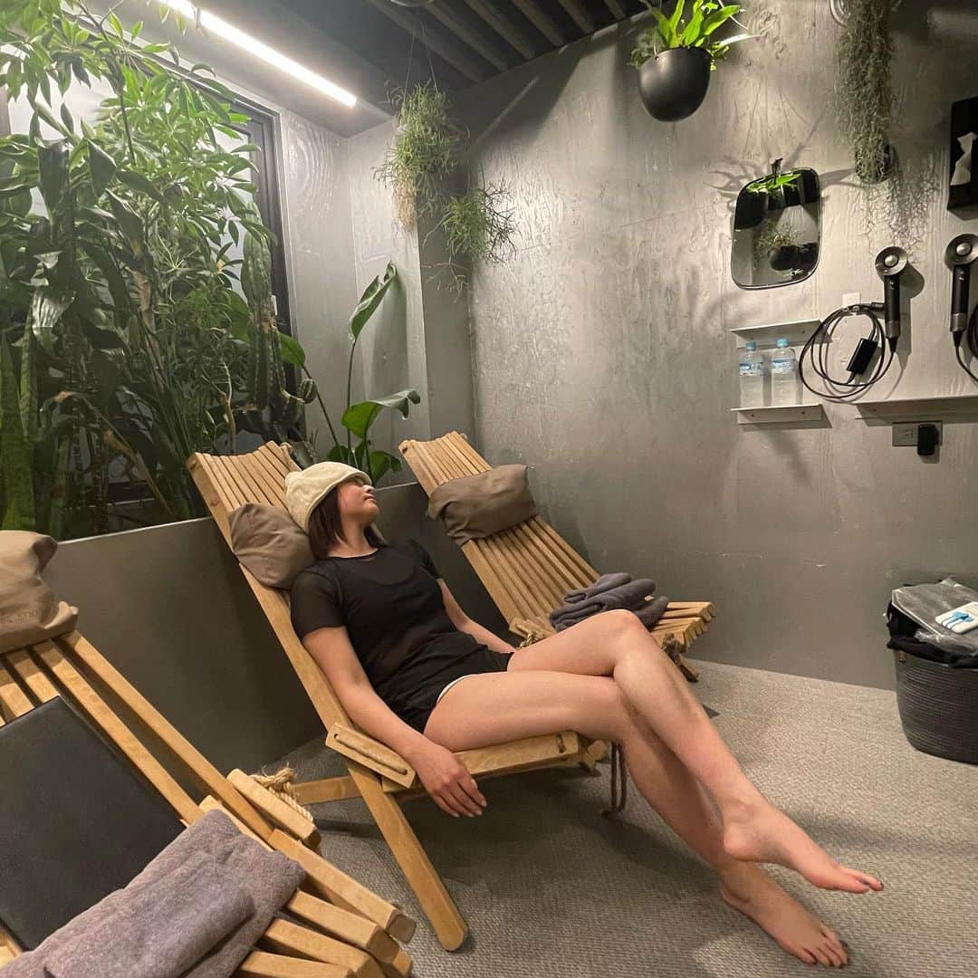 えなちぃのインスタグラム：「【SAUNA&CO】 に行ってきたー✨ . ロウリュすると死ぬほど熱くて 最高だった🥺💕 2回目以降がもっと熱いらしいので 次も行きたい！！ . 水風呂の温度が微妙で。。。 2回目以降氷がキンキンにできるから 次回に期待したい🥺💕」