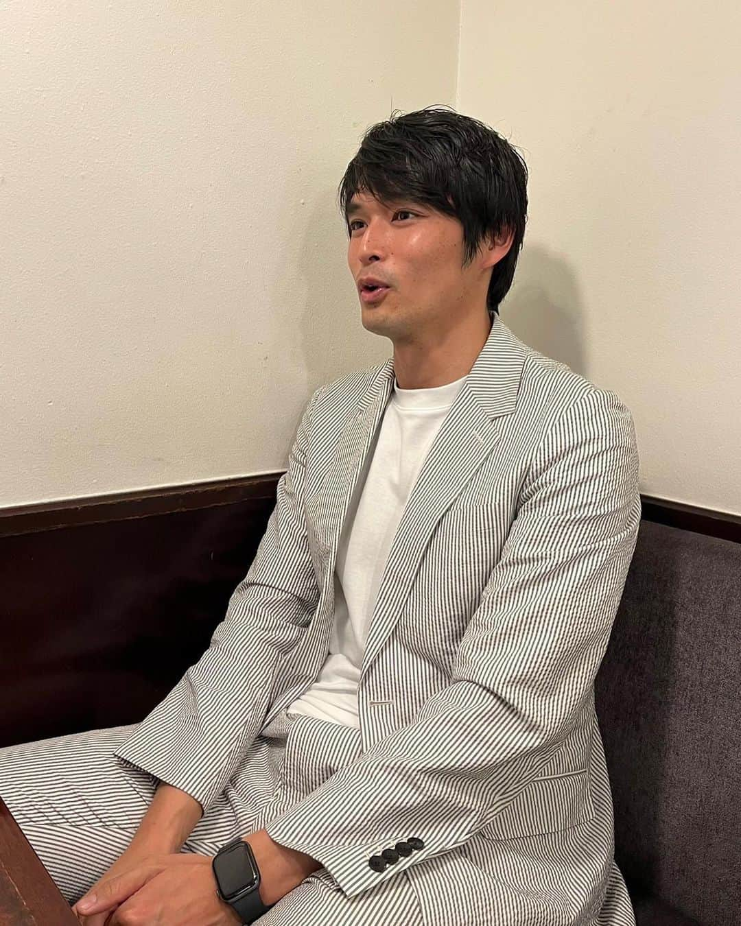 青山隼のインスタグラム：「セットアップで取材。 普段ジャージが多いから服装変えると気分転換になるね。 また詳細お伝え致します！ #取材 #セットアップ  #ファッション #ファッションコーデ #ファッション好きな人と繋がりたい #モデル #撮影  #スタイル #青山隼 #元プロサッカー選手 #俳優 #タレント #名古屋グランパス #セレッソ大阪 #浦和レッズ #徳島ヴォルティス #レジェンド #アンバサダー」