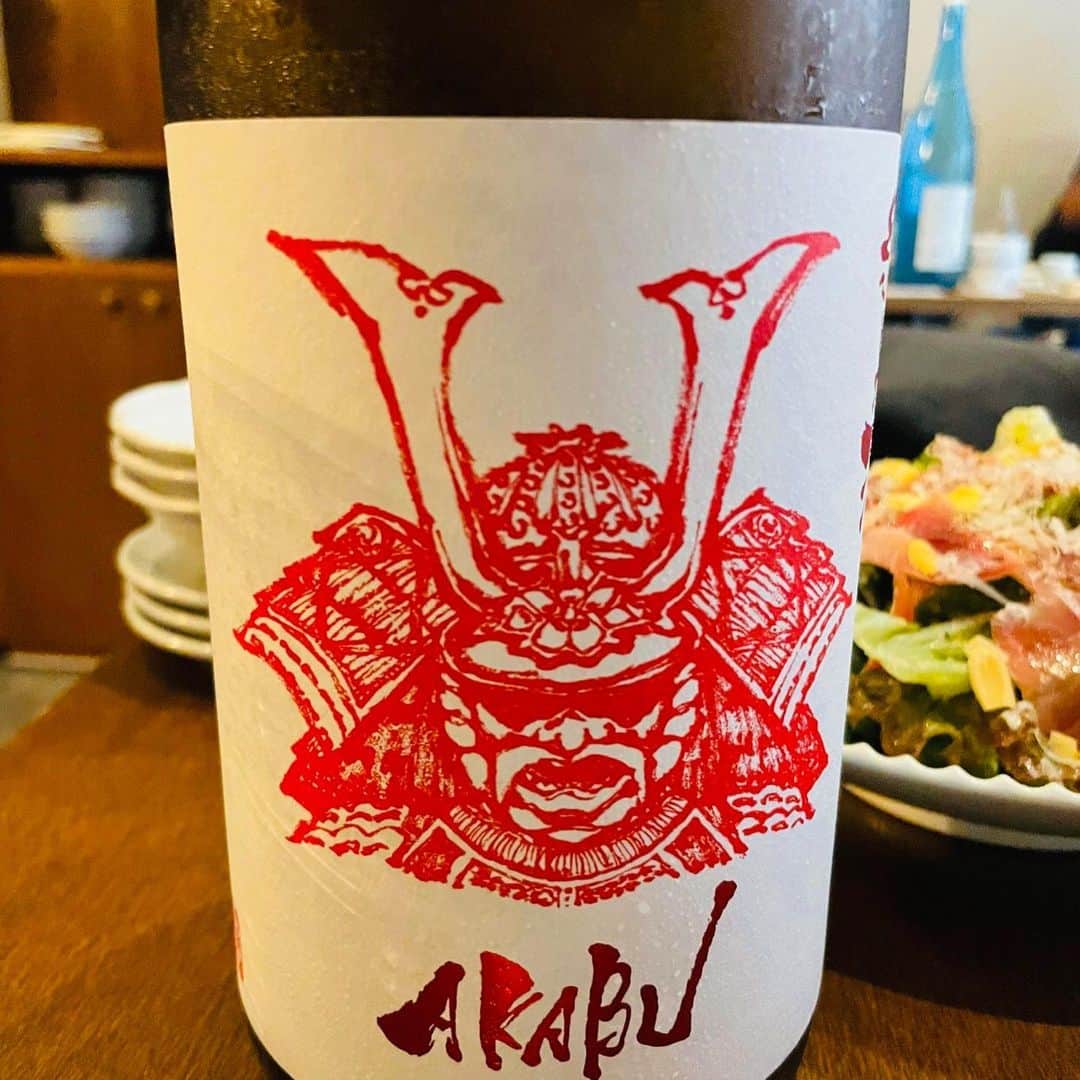 近藤淳子さんのインスタグラム写真 - (近藤淳子Instagram)「日本酒本出版チームで新たな日本酒の聖地「ぽんしゅビルジング」へ🍶  門前仲町にある4階建てのビルで、1階は日本酒量り売りと角打ち、2階はイートイン、3階はキッチンスタジオ、4階は個室席、屋上はバーベキュー会場。  ビル丸ごと、日本酒を大いに楽しめる仕組みに、皆で大興奮しました！  チームの人生の先輩方のさまざまなお話が、とにかく未知で楽しくて笑いすぎて😆  次なる企画案や今後の海外展開など、夢溢れるお話も具体的にできました。  ご縁をいただいて長くなりますが、ご一緒するたびに新鮮な学びがあります。  それにしても… たらふく飲みました✨笑  #ぽんしゅビルジング  #人生を豊かにしたい人のための日本酒  #日本酒🍶」4月16日 18時56分 - kondo_junko_