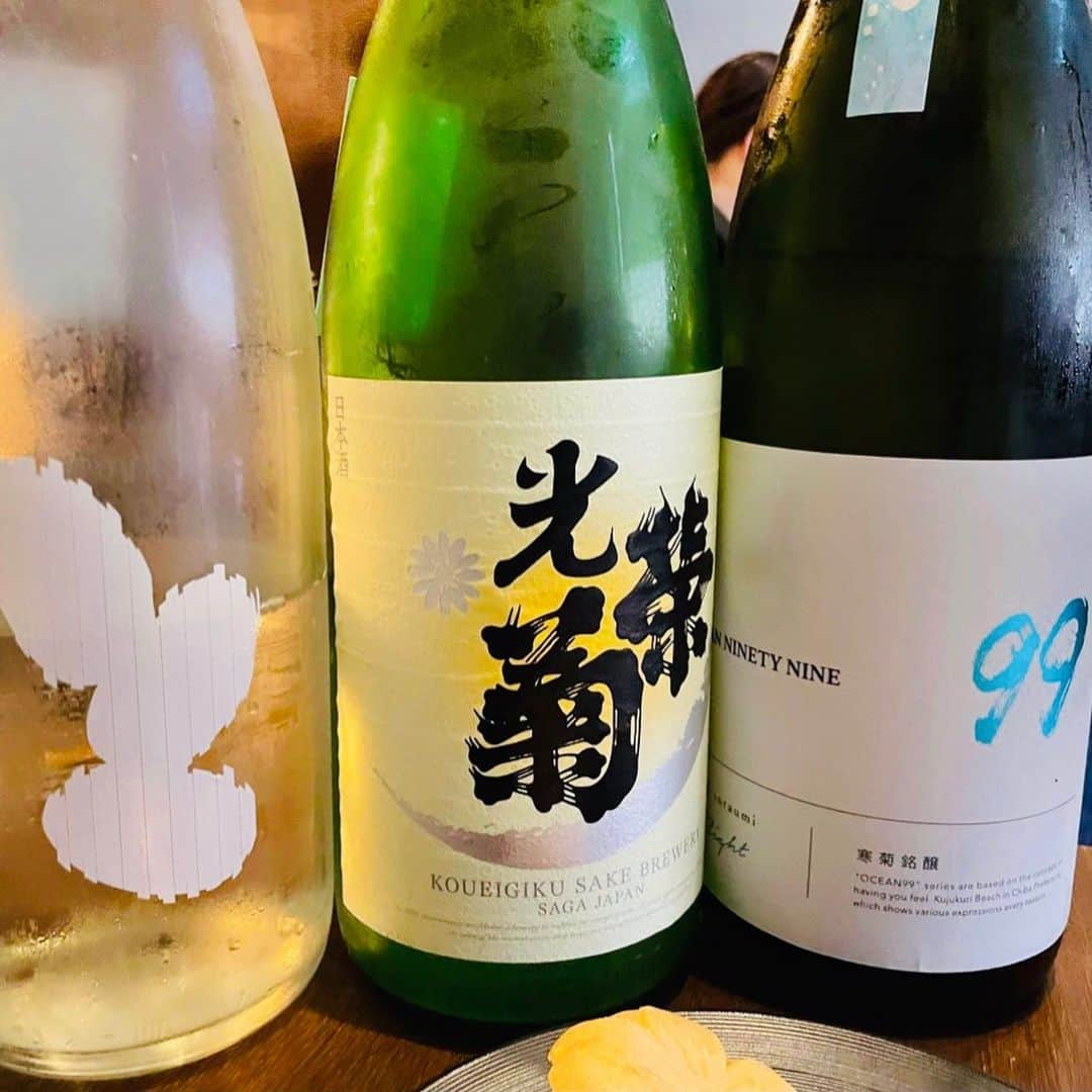 近藤淳子さんのインスタグラム写真 - (近藤淳子Instagram)「日本酒本出版チームで新たな日本酒の聖地「ぽんしゅビルジング」へ🍶  門前仲町にある4階建てのビルで、1階は日本酒量り売りと角打ち、2階はイートイン、3階はキッチンスタジオ、4階は個室席、屋上はバーベキュー会場。  ビル丸ごと、日本酒を大いに楽しめる仕組みに、皆で大興奮しました！  チームの人生の先輩方のさまざまなお話が、とにかく未知で楽しくて笑いすぎて😆  次なる企画案や今後の海外展開など、夢溢れるお話も具体的にできました。  ご縁をいただいて長くなりますが、ご一緒するたびに新鮮な学びがあります。  それにしても… たらふく飲みました✨笑  #ぽんしゅビルジング  #人生を豊かにしたい人のための日本酒  #日本酒🍶」4月16日 18時56分 - kondo_junko_