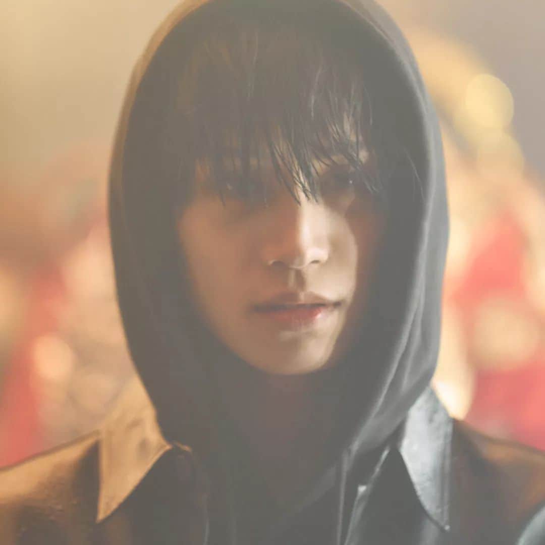 ヒョクのインスタグラム：「MV Character Photo1  4TH SINGLE - KISS U OFF - 2023.04.21(FRI) MV&DIGITAL RELEASE  #leeminhyuk  #kissuoff #hyuk  [今日のコメント] これからカムバ活動で起こること、全部ついてきてほしい。」
