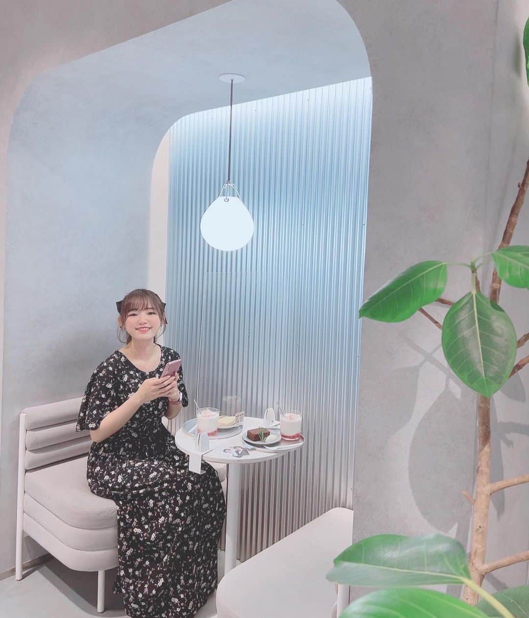 のインスタグラム：「🤍 半個室のボックス席が あまりにも可愛かった🫶🏻🌿 混んでなくて居心地も良くて 美味しくての最高だったので また行きたいなぁ🤍 #tailoredcafe」