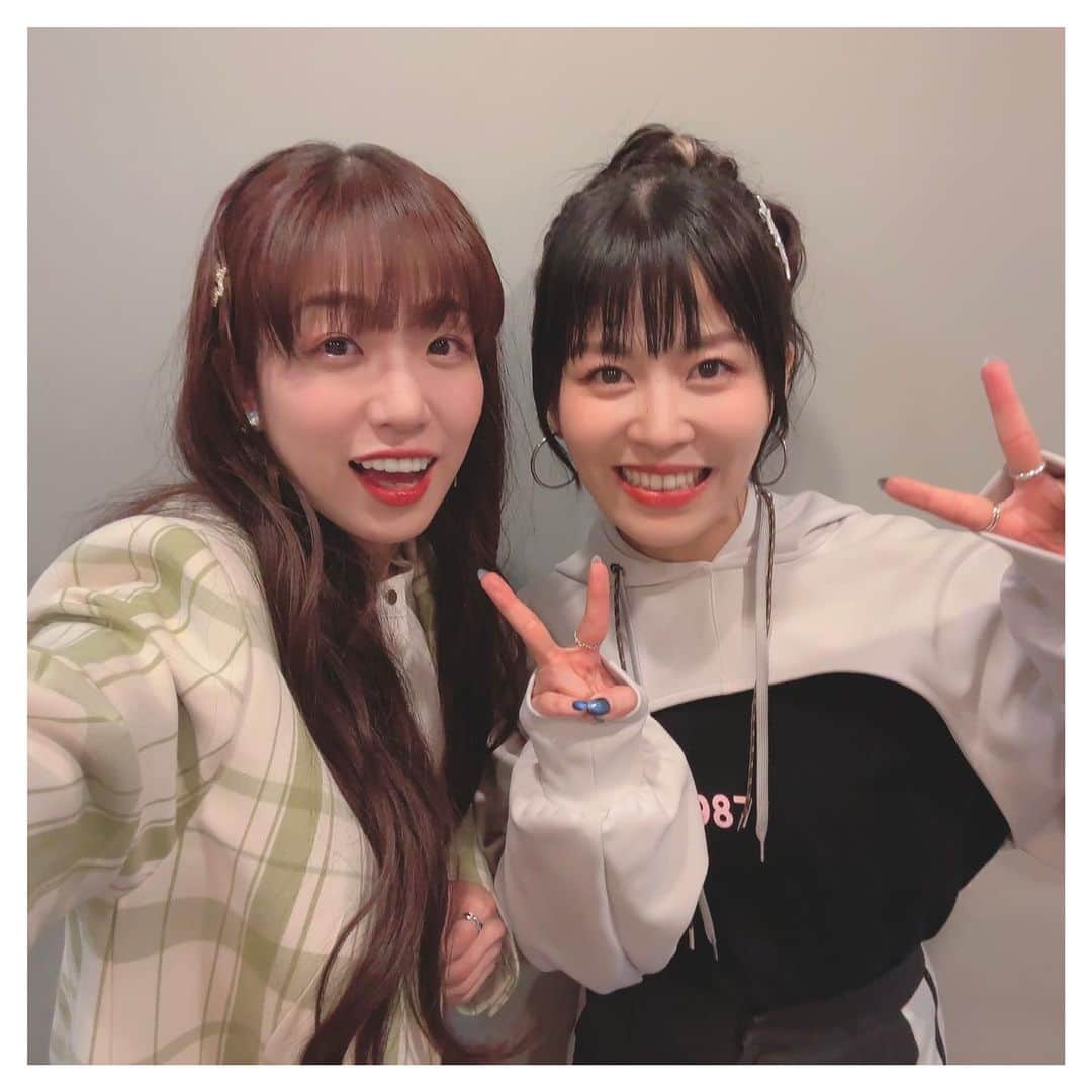 のインスタグラム：「アニバーサリーイベント、お越し頂きありがとうございました！！！  ゲストにあいあい(レアキャラver)をお迎えしてお届けしました！  改めて今までを振り返ってみて、本当に色々なことに挑戦してきたな。と。 ミュージカル ドラマ CM グラビア バラエティ フットサル 即興劇 歌 全ての経験で学びが多く、色んなことに触れられている人生をとても嬉しく思います。 知らない事を知る事が好きな性格(ということを最近自覚しました。)な私にはとても幸せな時間です！  私の過去と共に振り返った、あいあいの当時もめちゃくちゃ面白かった。笑 人に歴史あり！笑笑笑  これからも1つ1つ大切に学び経験し成長していけたらと思うので暖かく見守ってくださると嬉しいです！  アニバーサリーイヤーとして、来年の春までは色んな事を企画中ですので楽しみにしててくださいね🐥✨  #まふぉとぶっく」