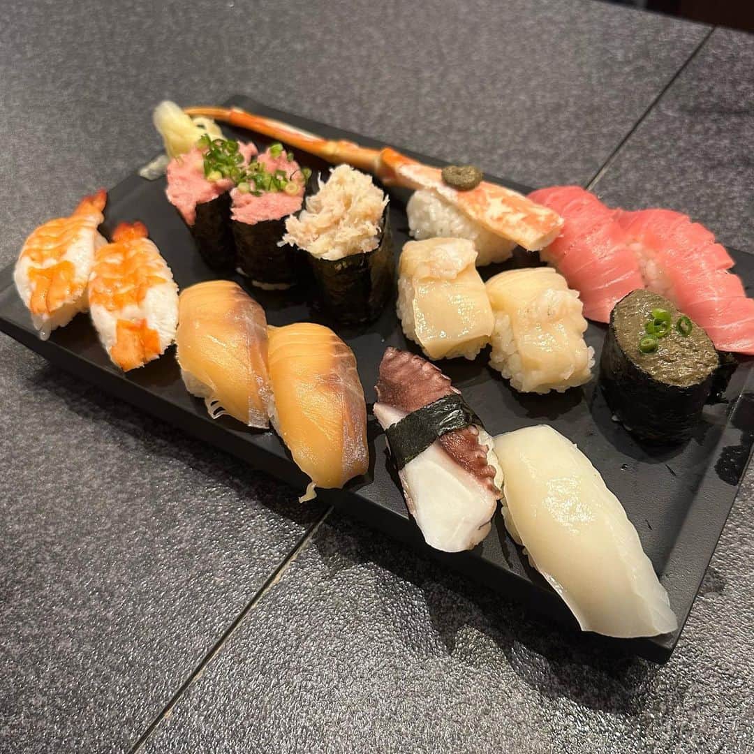 中野ケイナのインスタグラム：「美味しいお寿司屋さん連れてって〜🍣♡」
