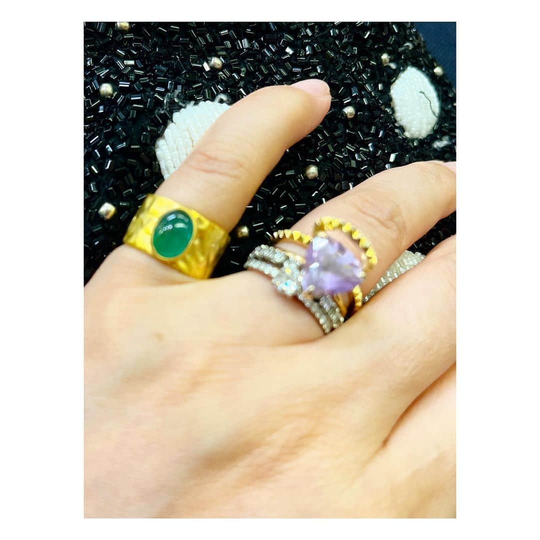 阿部洋子さんのインスタグラム写真 - (阿部洋子Instagram)「🤍✨🤍✨🤍  きのうの戦利品 #passthebaton #market  @passthebaton_market   #artidaoud の #emerald 💚  ちょいとサイズ緩いから、失くさないようにしなきゃ😂  #jewelry #rings #jewelryaddict」4月16日 10時24分 - hirocoring