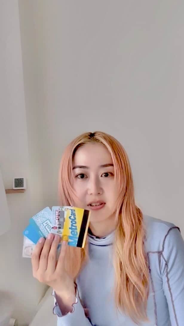 永瀬沙世のインスタグラム：「👛💰パッキング最重要💶✈️ 忘れないぞ〜アイデア編  YouTube全編はプロフィール欄のURLから🫶🏻  写真の仕事だけでなく、旅、ライフハックなどMy得意なことを配信したく1人で撮影から編集までうきうきしながらやっています🫶🏻」