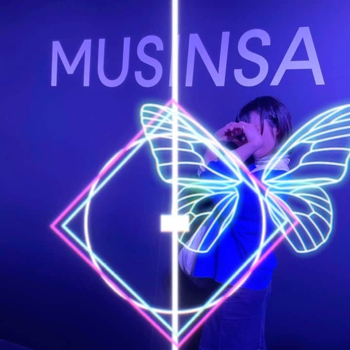 のインスタグラム：「MUSINSA ポップアップ行ってきたよ(๑˃̵ᴗ˂̵)🍩   NewJeansちゃんのフレームで撮れるプリクラは抽選に外れてしまって撮れなかった…  なんか無駄に色んな機能をつかいたくなってしまうcupcatの罠にハマったリールシリーズ第二弾  あとチョイスしたBGMがジワる  #MUSINSA #musinsastandard  #popup #popupshop #newjeans #waikei #mardimercredi」