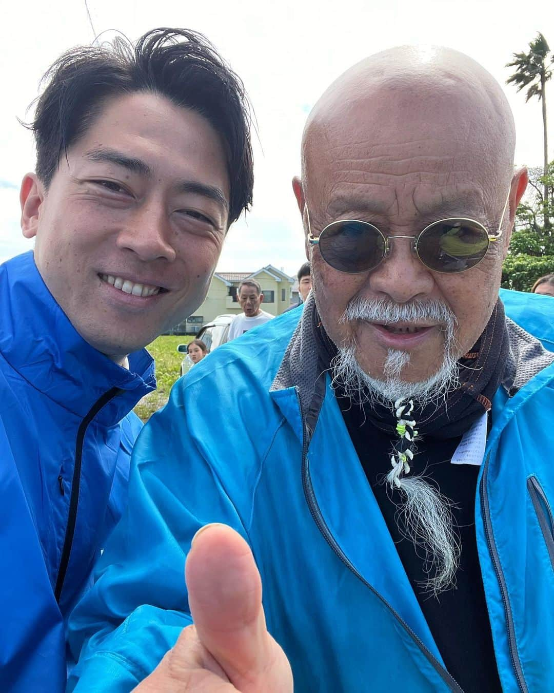 小泉進次郎さんのインスタグラム写真 - (小泉進次郎Instagram)「三浦でマグロと言えばこの方。くろば亭のご主人。候補者もかすむインパクトを放っていました。マグロミュージアムを実現したいという熱い思いを語ってくれました。  三浦市を「海業」で日本一のまちづくりにしていくためにも、今日からの選挙が重要です。一週間、よろしくお願いします。  #三浦市 #くろば亭 #マグロ #海業 #統一地方選」4月16日 10時57分 - shinjiro.koizumi