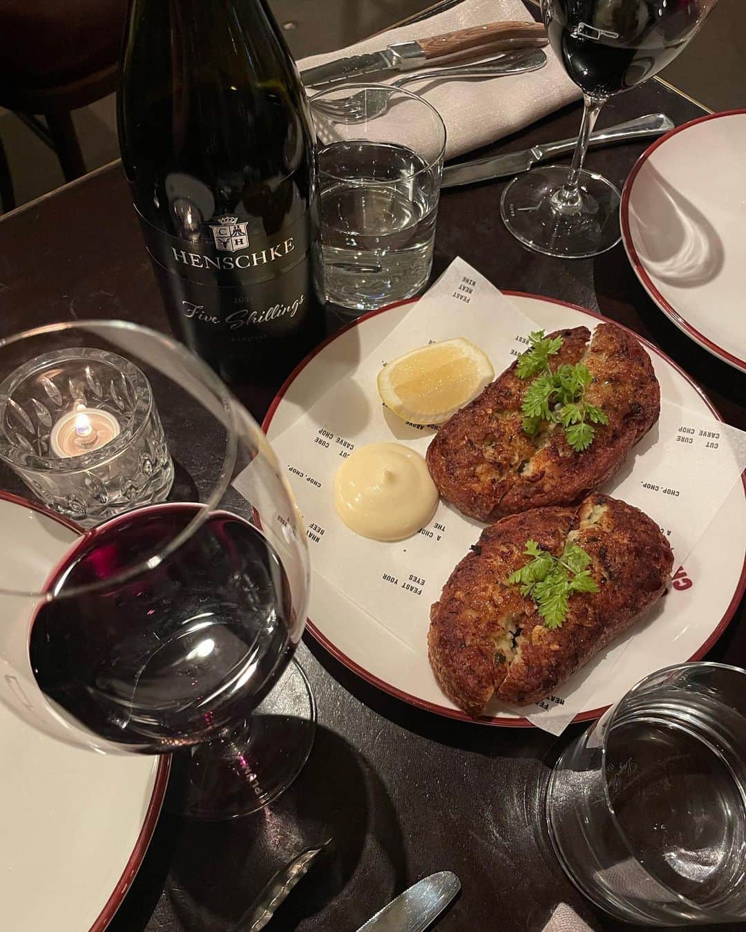 あゆみのインスタグラム：「CHOPHOUSE SYDNEY🥀 . ２軒目に行った雰囲気いいステーキハウス ワインに合う美味しいサーロイン🐄 . #sydney #sydneyrestaurant #steak #australia」