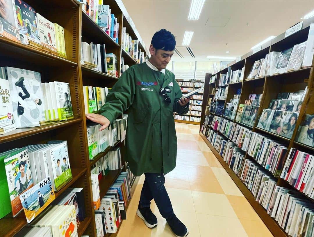 宮田麺児さんのインスタグラム写真 - (宮田麺児Instagram)「自ら買いにきました。  調べたら　ラスト1冊 ありました。 プロセスマニア  #本#ベストセラー#プロセスマニア#ジュンク堂」4月16日 11時16分 - miyatamenji