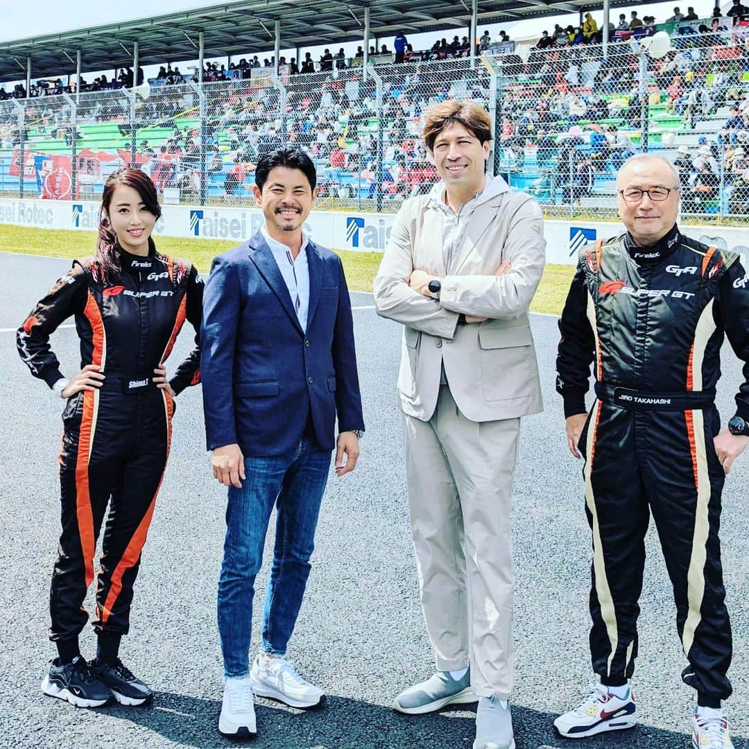 Saschaのインスタグラム：「SuperGT 2023 J Sportsコメンタリーチーム 今年もこのメンバーでよろしくお願いします！ 実況10シーズン目を更に頑張ります！」