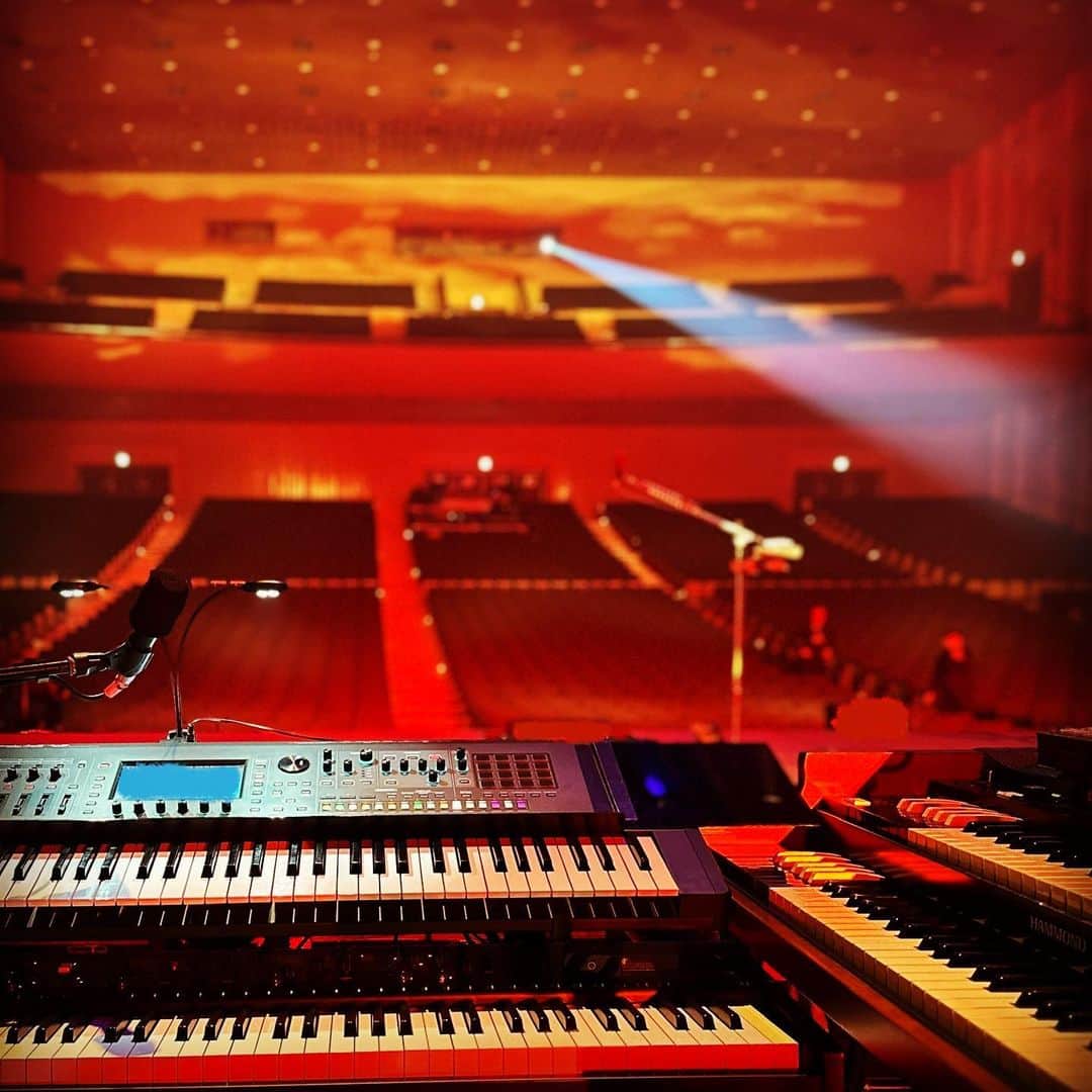 ただすけのインスタグラム：「#thealfee #静岡市民文化会館 #風の時代  無事終了☺️ 坂崎さんと太郎さん、お誕生日おめでとうございました〜🍾」