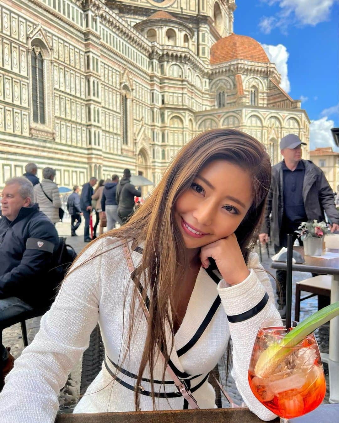 田上舞子のインスタグラム：「🇮🇹 Firenze Italy🇮🇹  with @chiaki_kamura  フィレンツェにいるって言ったらスペインから飛んできてくれた😍✈️ フッ軽🥹❤️❤️❤️ I'm staying in Malta for a while and planning to visit Paris, London and Amsterdam 😍 Thank you all for telling me where I should visit in Europe🥰‼️‼️ #piazzasantamarianovella #italy #firenze #cathedalofsantamariadelfiore」