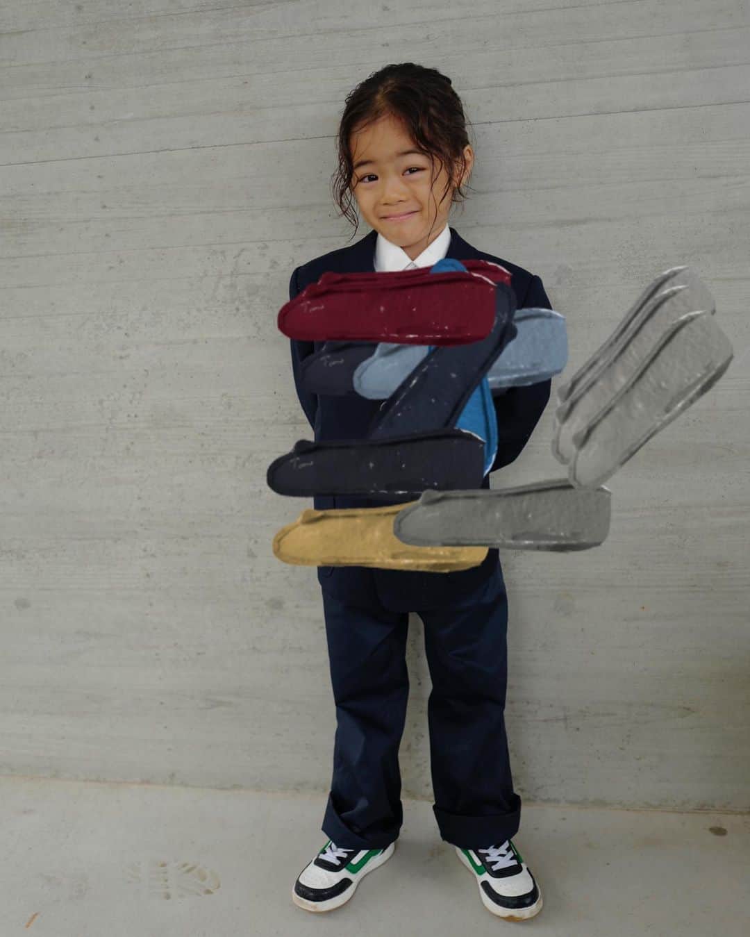 荻原桃子さんのインスタグラム写真 - (荻原桃子Instagram)「入学式を経て ピッカピカの一年生✨  新しい生活がいよいよ明日から始まる😌  新しい場所でいつにもなく 凄い凄い緊張してる息子  がんばれ息子！！！  私も明日から早起き頑張る🥹  #新一年生おめでとう  #eitokohashi」4月16日 11時55分 - momokoogihara