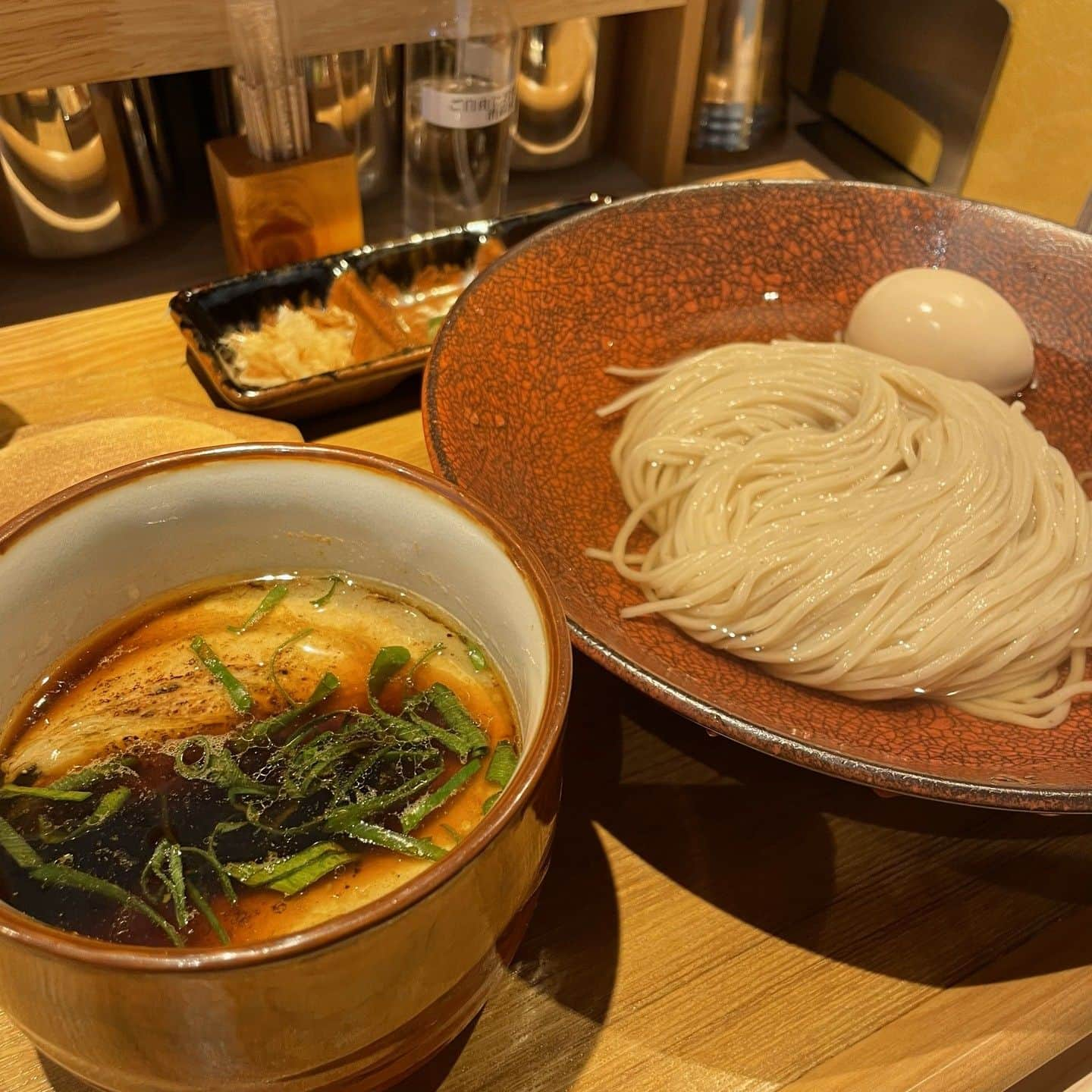 関西LIFE－homelife－さんのインスタグラム写真 - (関西LIFE－homelife－Instagram)「【大阪府・蒲生四丁目】 つけ麺だけでなくラーメンも人気【麺 つむぎ 蒲生四丁目店】 . 2022年7月にオープンした"麺つむぎ"の蒲生四丁目店♪ 蒲生店オープンに合わせて作られたという「コーチンと伊吹いりこの昆布水麺」をいただきました！ 細麺でありながらもしっかりとした食感！名古屋コーチンのスープを使用したつけ汁によく合います(^^) 炙りバラチャーシューとつくねも入っていて大満足な一杯でした！ . . @homelife_local では #homelife_大阪 をつけて投稿された素敵な大阪の写真を紹介していきます。大好きな大阪を一緒に盛り上げていきましょう。 .  . #麺つむぎ #麺つむぎ蒲生四丁目店 #蒲生四丁目駅 #つむぎ #つけ麺 #ラーメン #コーチンと伊吹いりこの昆布水麺 #名古屋コーチン #伊吹いりこ #昆布水麺 #半熟玉子 #蒲生四丁目 #麺スタグラム #豚バラチャーシュー #つくね #大阪グルメ #コーチン #大阪つけ麺 #大阪市 #大阪女子会 #大阪旅行 #大阪観光 #そうだ大阪行こう #大阪 #観光 #yummy #japan #japantrip #japantrip2023」4月16日 11時48分 - archihome_local