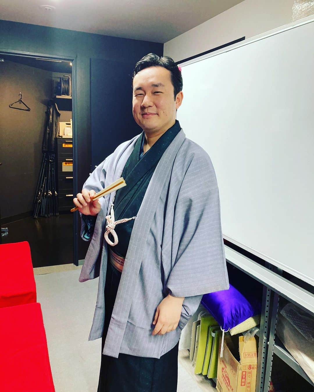 笑福亭生寿のインスタグラム：「【SEIJU  THE BEST vol.1】  ご来場いただきありがとうございました たくさんの方がお運び下さり感謝申し上げます  ゲストの笑福亭鶴二師匠 対談も大いに盛り上げていただき舞台上であんなに笑ったのは初めてでした(笑)  次回は7月15日(土) ゲストは桂三実さん 生寿からのリクエストネタは『みんな京阪』  お客様から私へのリクエストネタは『一文笛』です  次回もがんばります！  #落語 #落語家 #笑福亭生寿 #五楽笑人 #落語好きな人と繋がりたい」