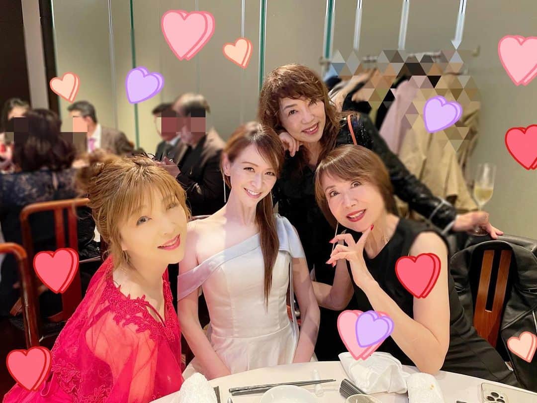 奈美悦子さんのインスタグラム写真 - (奈美悦子Instagram)「まきえ先生のお誕生日会（春の宴遊会）中国飯店　三田店 初参加でしたが、華やかで素晴らしい会でした。お誕生日おめでとうございました。♥️#お誕生日 #お誕生日会 #お誕生日おめでとう #仲良し #友達 #大好き」4月16日 12時03分 - nami.etsuko