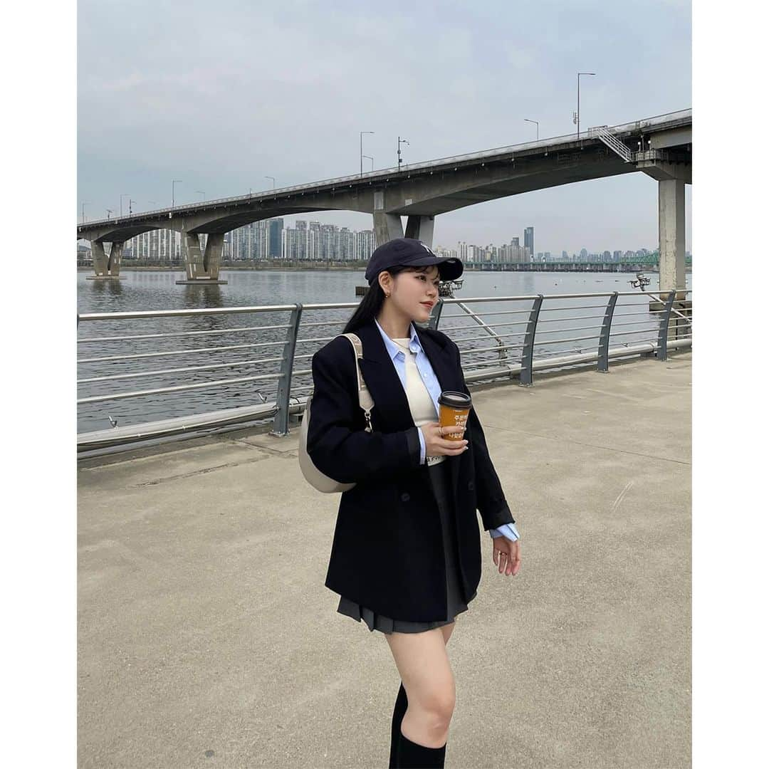 PATRA magazineさんのインスタグラム写真 - (PATRA magazineInstagram)「【写真映えする一軍服！旅行コーデまとめ👒🌼】  おしゃれさんたちの旅行コーデをご紹介✨  海があるところに行くときは、一枚で着られるワンピースがおすすめ！  海外旅行に行くときは、何着か多めに持っていくとシーンによって変えられたり、気温が変動しても使えて便利🍓  ぜひチェックしてみてね🐰🤍  ＼ thank you 🦢 ／ @megu.03_03 / @tan___gram @mgmilk___ / @__r_n_k_oo0 @___ponmk2___ / @___reimm.74 @yk.th / @milxlx  今みんなの中で流行っている事やアイテムがあれば @patra__jp をタグ付けしてぜひ教えてね🔔  皆さんのすてきな投稿をぜひ紹介させてください！ . . #旅行コーデ #渡韓コーデ #海コーデ #春服コーデ #春コーデ」4月16日 12時00分 - patra__jp