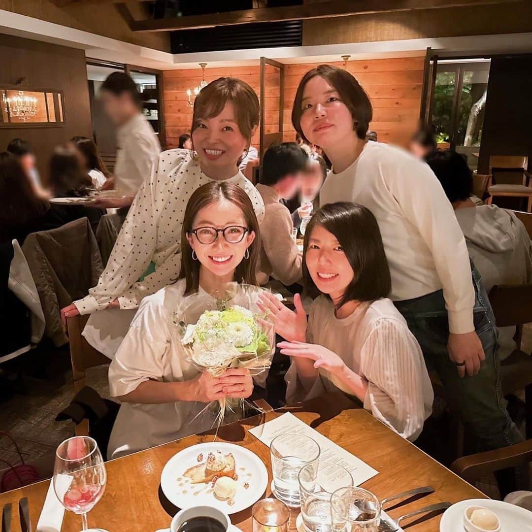大瀧彩乃さんのインスタグラム写真 - (大瀧彩乃Instagram)「・ Thankyou🥂🤍💐  #幼なじみ #6歳から一緒👭👭」4月16日 12時02分 - _ayanootaki_