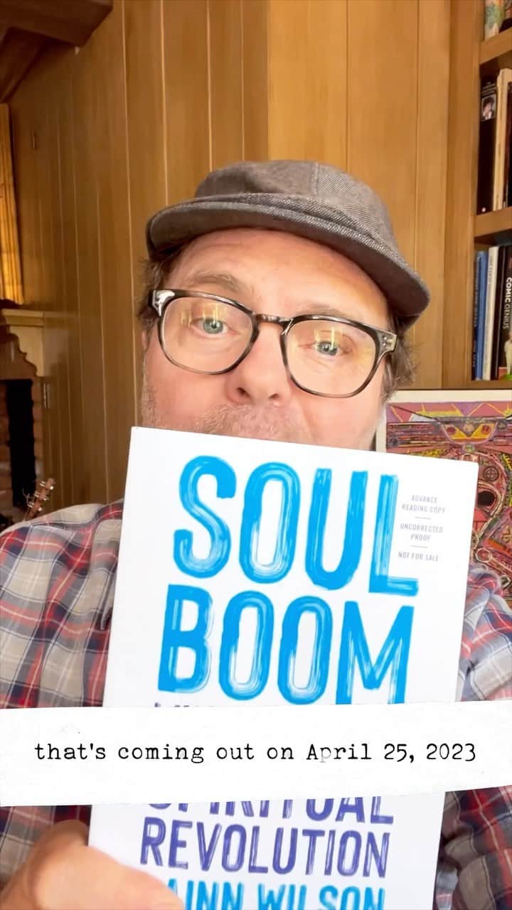 レイン・ウィルソンのインスタグラム：「Follow @soulboom now!  Out April 25, 2023 Pre-order your copy now, and download the first chapter! LINK IN BIO ❤️」
