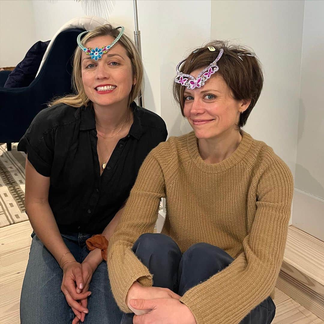 クレア・コフィーのインスタグラム：「“say sissssterrr!” - Lola (photog, stylist, age 4) (Missing you @abbieridenour !!)」