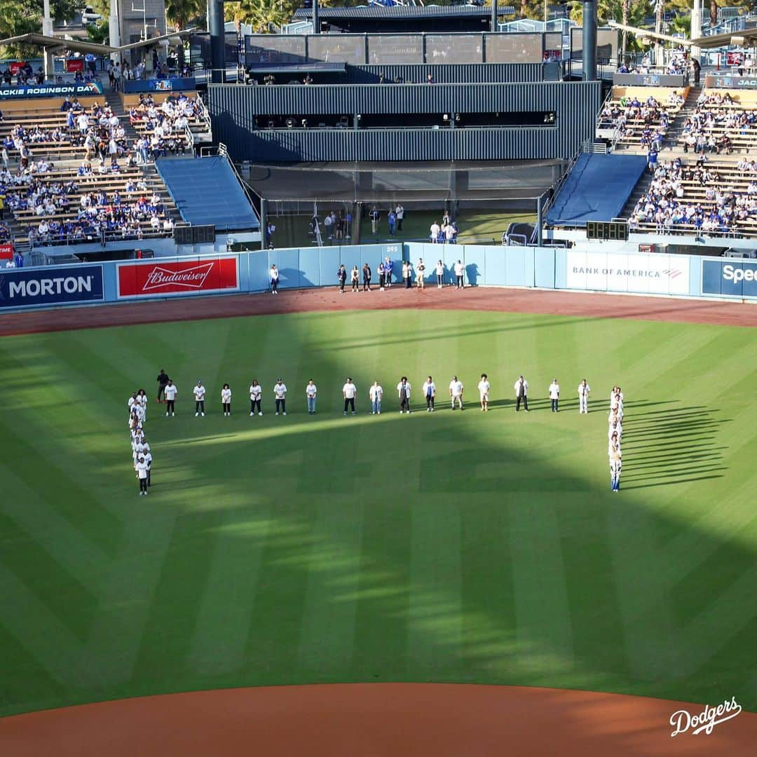 Los Angeles Dodgersさんのインスタグラム写真 - (Los Angeles DodgersInstagram)「Jackie Robinson Day at Dodger Stadium is special. #Jackie42」4月16日 12時35分 - dodgers