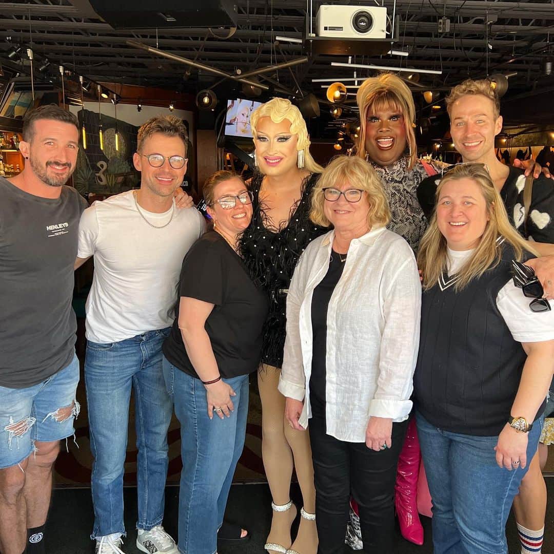 ブラッド・ゴレスキーのインスタグラム：「Drag brunch with my family and friends! @missmoco & @jadashadahudson were so fab! Be sure to check out Miss Moco at the @thedrakehotel on Saturday’s for brunch! We had a blast! Support your local queens!!! @canadasdragrace」