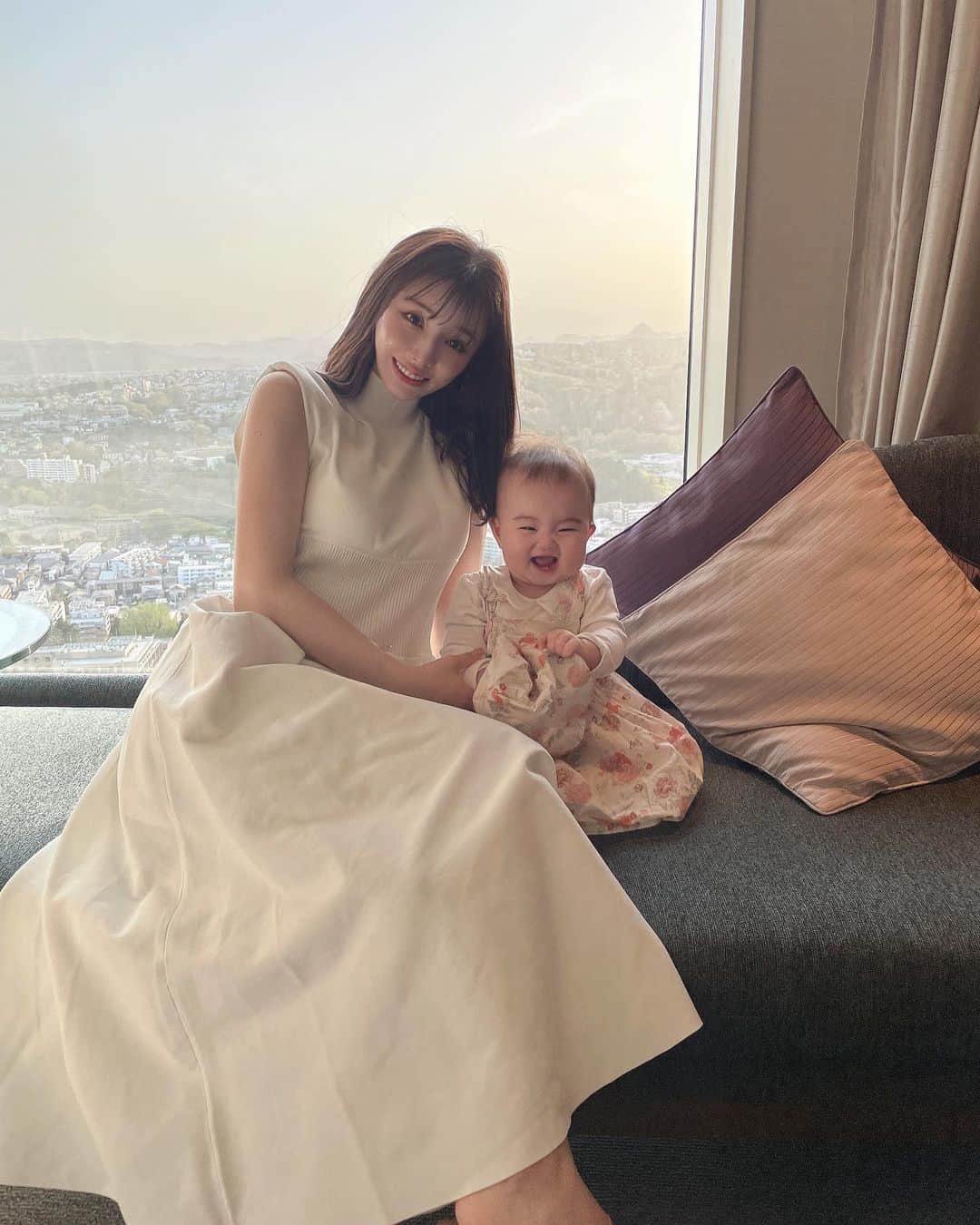 まりんのインスタグラム：「いい笑顔☺️🩷 帽子は取りたいみたい🤣👒💕  #8ヶ月ベビー」