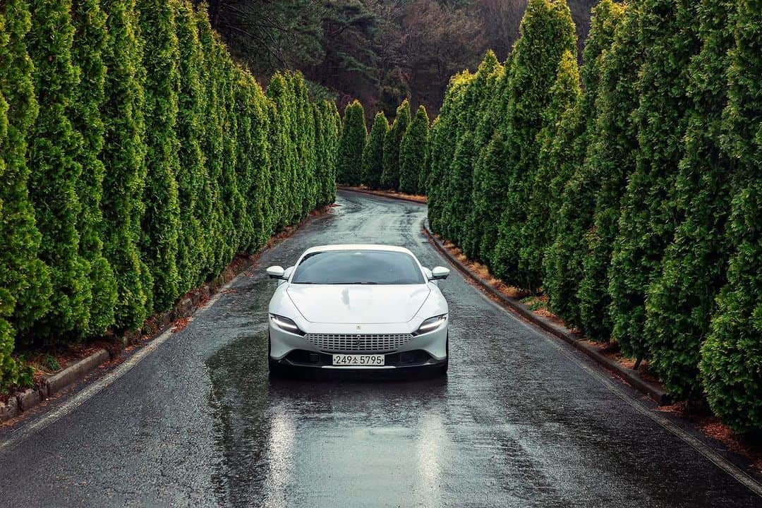 Ferrari APACのインスタグラム：「Let the gentle breeze carry you along an endless journey flanked by the picturesque beauty of spring. #FerrariRoma #LaNuovaDolceVita #Ferrari #FerrariAPAC #Korea」