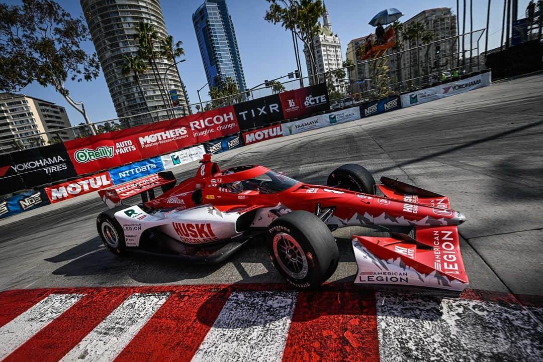 マーカス・エリクソンのインスタグラム：「P2 in qualifying today at @gplongbeach 💯. And 3 @chipganassiracing cars in the fast 6. Great job team! Bring on the race tomorrow 💪🏻 #ME8 #INDYCAR   @huski_chocolate  @chipganassiracing  @hondaracing_hpd」