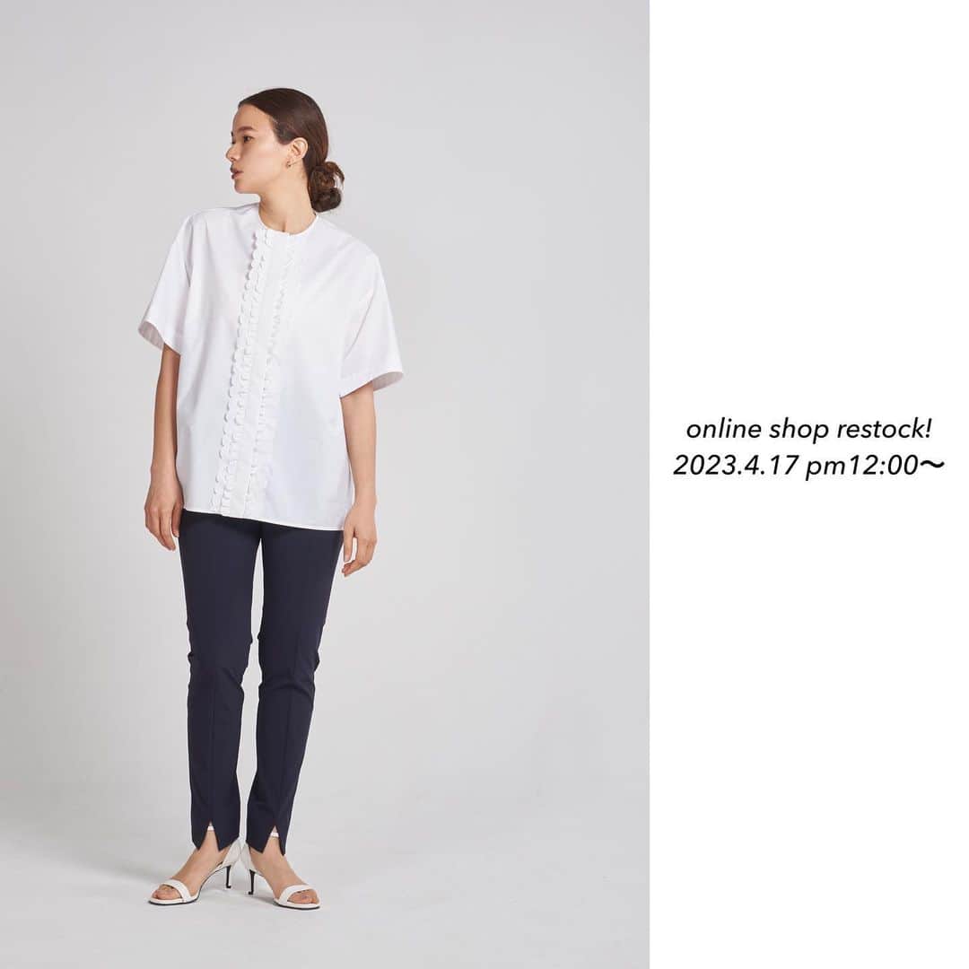 yoriのインスタグラム：「*online shop restock*  4/17 pm12:00〜 人気商品が再入荷致します！ 詳細は商品ページをご覧ください！  #スカラップ刺繍サマーシャツ  #yori_japan」