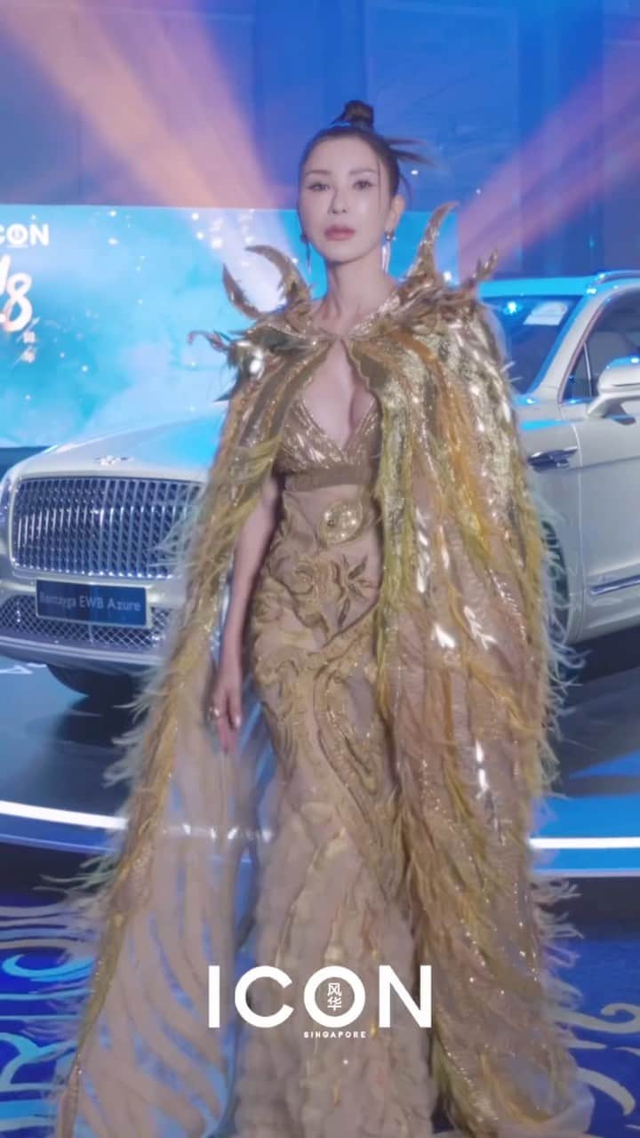 のインスタグラム：「This showstopper fit deserves an encore.🙌🏻 @farah_angsana_world   Video credit @iconsingapore」