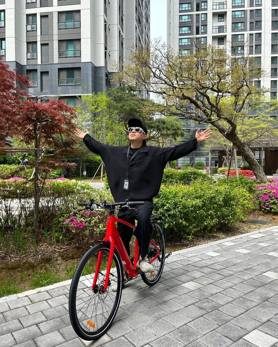 イ・シオンさんのインスタグラム写真 - (イ・シオンInstagram)「@trekbicyclekorea #트렉 #트렉바이시클 #트렉전기자전거 #TrekFXPlus  감사합니다!ㅎ아직 추워서 철수 ㅎ」4月16日 13時58分 - lee_si_eon