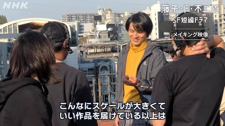 柳亮のインスタグラム：「… NHK BSプレミアム/BS4Kにて本放送中、 国民的漫画「#ドラえもん」の生みの親 #藤子・Ｆ・不二雄 氏が描いた刺激的でシュールなSF短編漫画を実写化した 『#藤子・Ｆ・不二雄SF短編ドラマ』  第３話『#定年退食』に続いて、  今夜23：05〜 第４話『#テレパ椎』  あらすじ：鳥留梨男（#水上恒司）はパッとしない自称イラストレーター。友人与脇夫婦（#坂口涼太郎 #北香那）の家で楽しく酔っぱらうが、そんな鳥留のことを夫婦は内心煩わしく思っていた。帰宅すると自室に弟（#岡崎体育）が彼女（#富田望生）を連れ込んでいた。親の反対を押し切って結婚したのだという。翌朝、鳥留は雑木林の道で大ぶりの椎（しい）の実を見つける。ポケットに入れたまま忘れてしまったのだが、ある驚くべき変化が…！  脚本・演出：#倉本美津留 出演：#水上恒司／#坂口涼太郎 #北香那／#岡崎体育 #富田望生／#やついいちろう #李千鶴 #小沢日出晴 #五頭岳夫 #ボブ鈴木 #宇賀神亮介 #瀬口美乃 #宮原尚之 #橋本乃依 #山下ケイジ #坂本文子 #山脇辰哉  加藤茶さん主演『#定年退食』 と併せてお楽しみいただけたら嬉しいです🌰  … 公式HPでは、 メイキング、出演者のインタビューとともに 倉本監督が『#テレパ椎』の見どころをブログ形式で語ってくれています。 併せてご覧いただくと作品の深みが増しますので是非。 https://www.nhk.jp/p/fujiko-sf/ts/N93R8JJ329/blog/bl/p61gnglmlG/bp/pkZX7yO0oA/  [NHK BSプレミアム/BS4K]にて同時放送。 公式ホームページはコチラ https://www.nhk.jp/p/fujiko-sf/ts/N93R8JJ329/  メイキング、インタビューはコチラ https://www.nhk.jp/p/fujiko-sf/ts/N93R8JJ329/movie/  … 全12話分の情報解禁は、 NHKホームページでも下記サイトで紹介しております。  ●リリース第1弾（#流血鬼 #昨日のおれは今日の敵 #テレパ椎 #定年退食 メフィスト惨歌）出演者コメント有 https://www.nhk.jp/g/blog/1e87tsczhd8/  ●リリース第2弾（おれ夕子 #親子とりかえばや）出演者コメント有 https://www.nhk.jp/g/blog/31yrh3_9xzk1/  ●リリース第3弾（#箱舟はいっぱい #どことなくなんとなく #イヤなイヤなイヤな奴）は発表まで乞うご期待ください。」