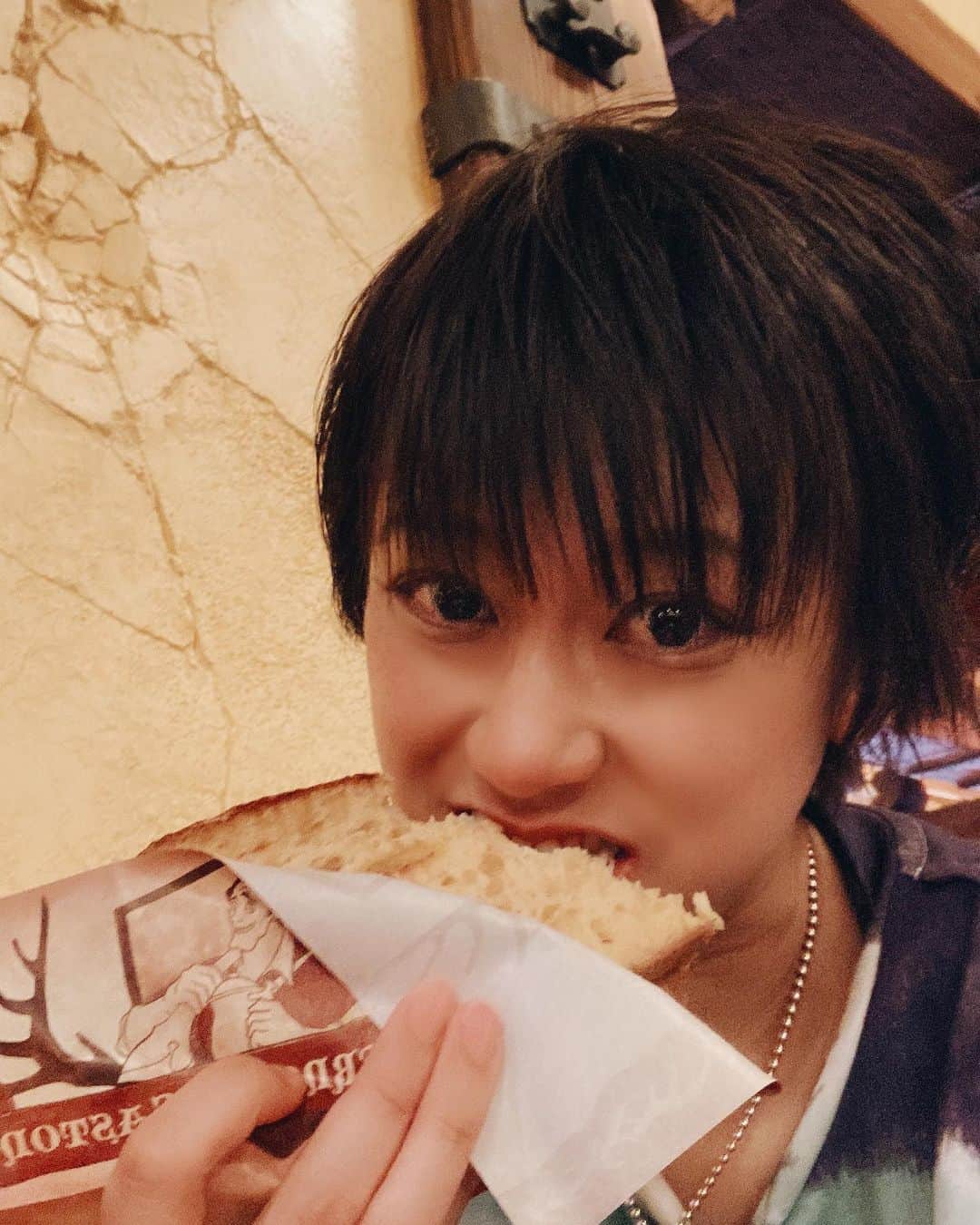 てん（ものまね）さんのインスタグラム写真 - (てん（ものまね）Instagram)「#ディズニーランド 🏰🐭👑💓 ラ・タベルヌ・ド・ガストンのフレンチトースト・サンド🍞 これめちゃくちゃ美味かった😋 ビアカクテル🍺と一緒に食べたよ👍  美女と野獣🥀のアトラクション感動👏✨️DPAは快適🎫 #東京ディズニーリゾート40周年」4月16日 19時23分 - tenkukku10