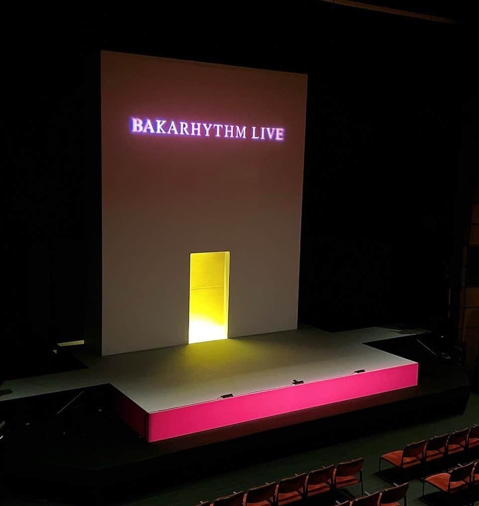 バカリズムのインスタグラム：「バカリズムライブ「fiction」 全公演終了。 観てくれたみなさんありがとうございました！ #バカリズムライブ」